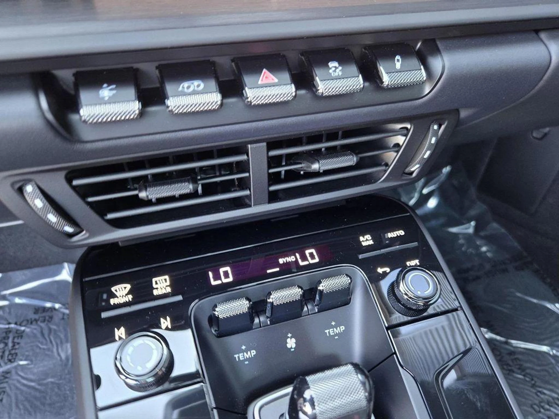 mph022_805018596_g4u_Ag_N9qt_G_Hug_P_Lev5a_US_Scibx8_d7849b836f