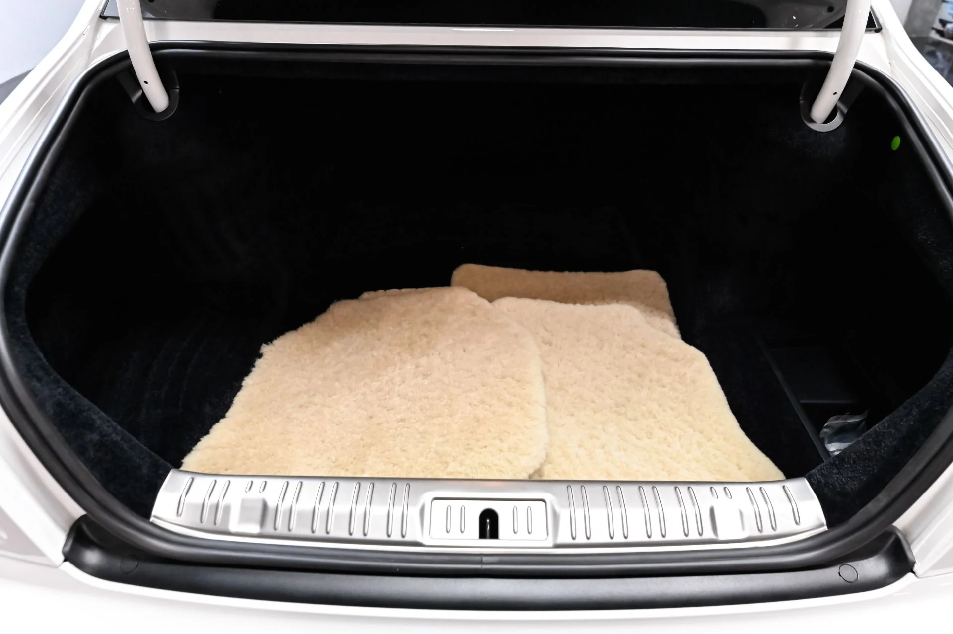 mph022_805098216_Used_2017_Rolls_Royce_Ghost_Base_1793114215_8880a8664a