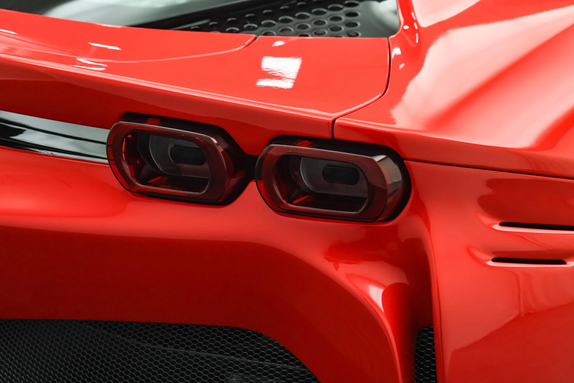mph022_809816251_Used_2022_Ferrari_SF_90_Spider_1753776166_8464715b00