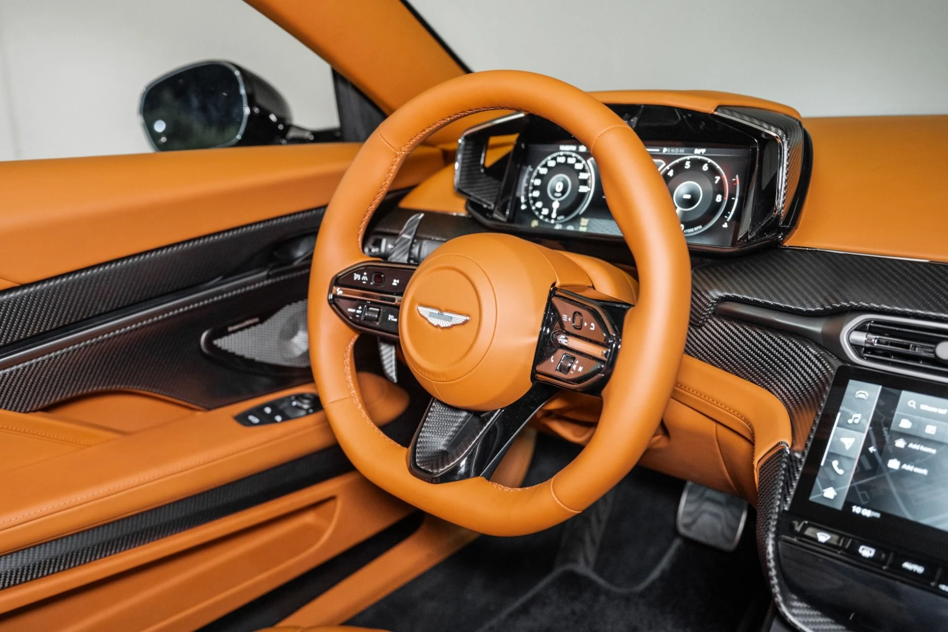 mph022_810611260_Used_2025_Aston_Martin_Vanquish_1751745767_21fa256479