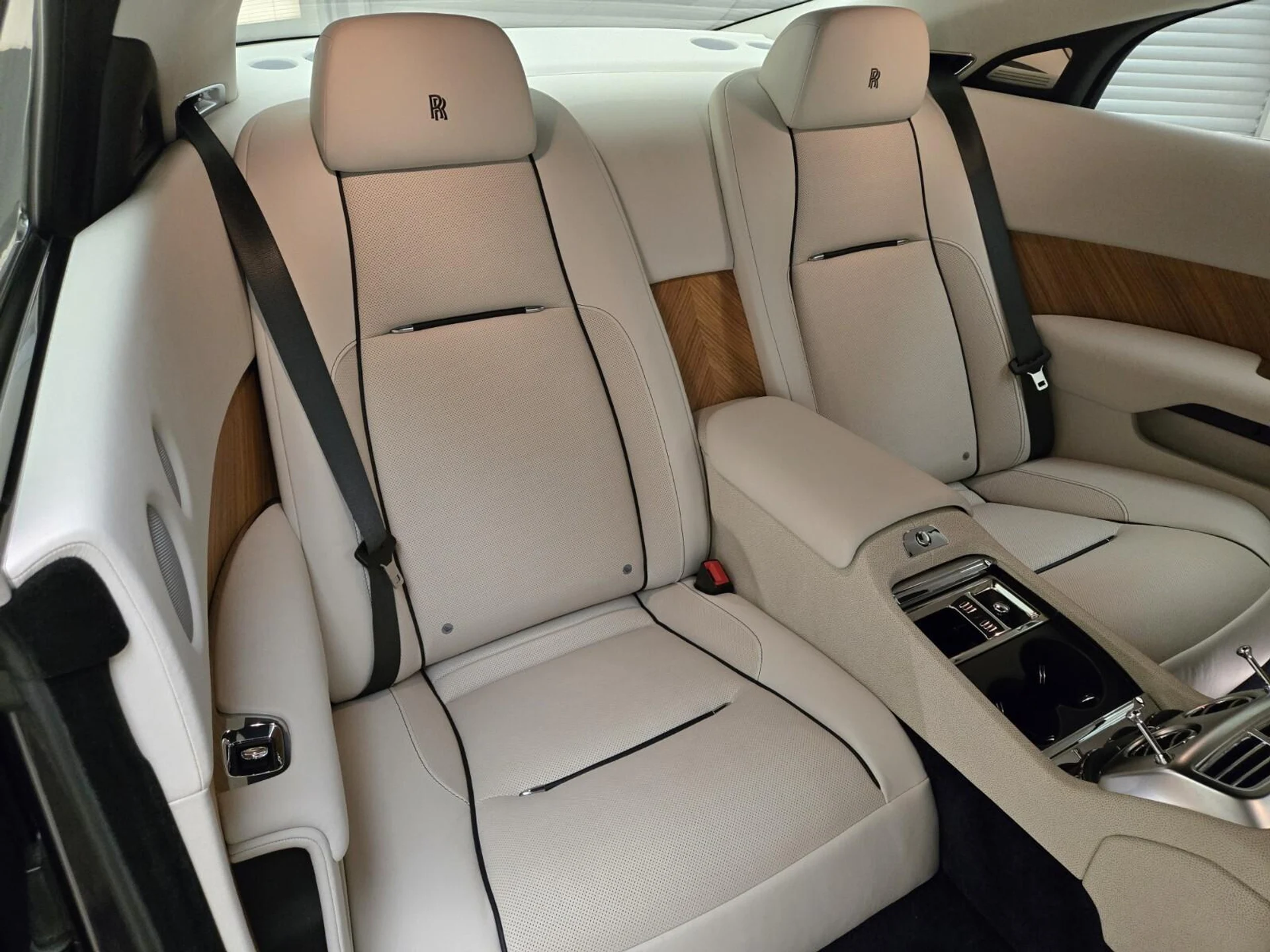 mph022_81880660_Used_2016_Rolls_Royce_Wraith_1767163713_3319c8fcbb