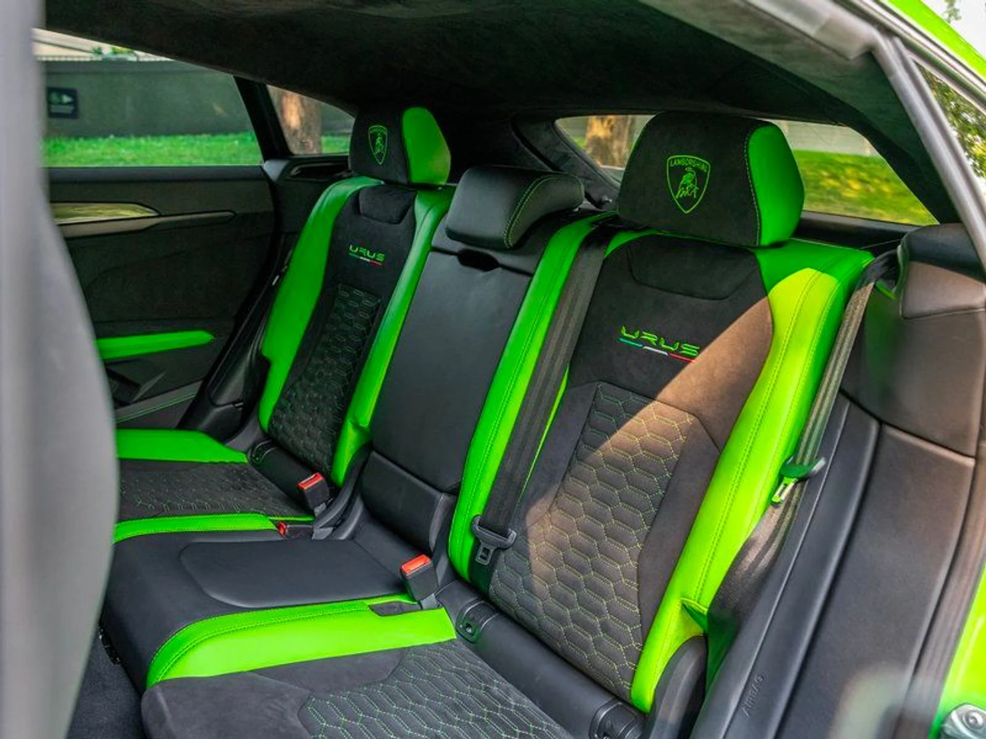 mph022_819035433_36818667_01709_2021_lamborghini_urus_023_3ac1217be0