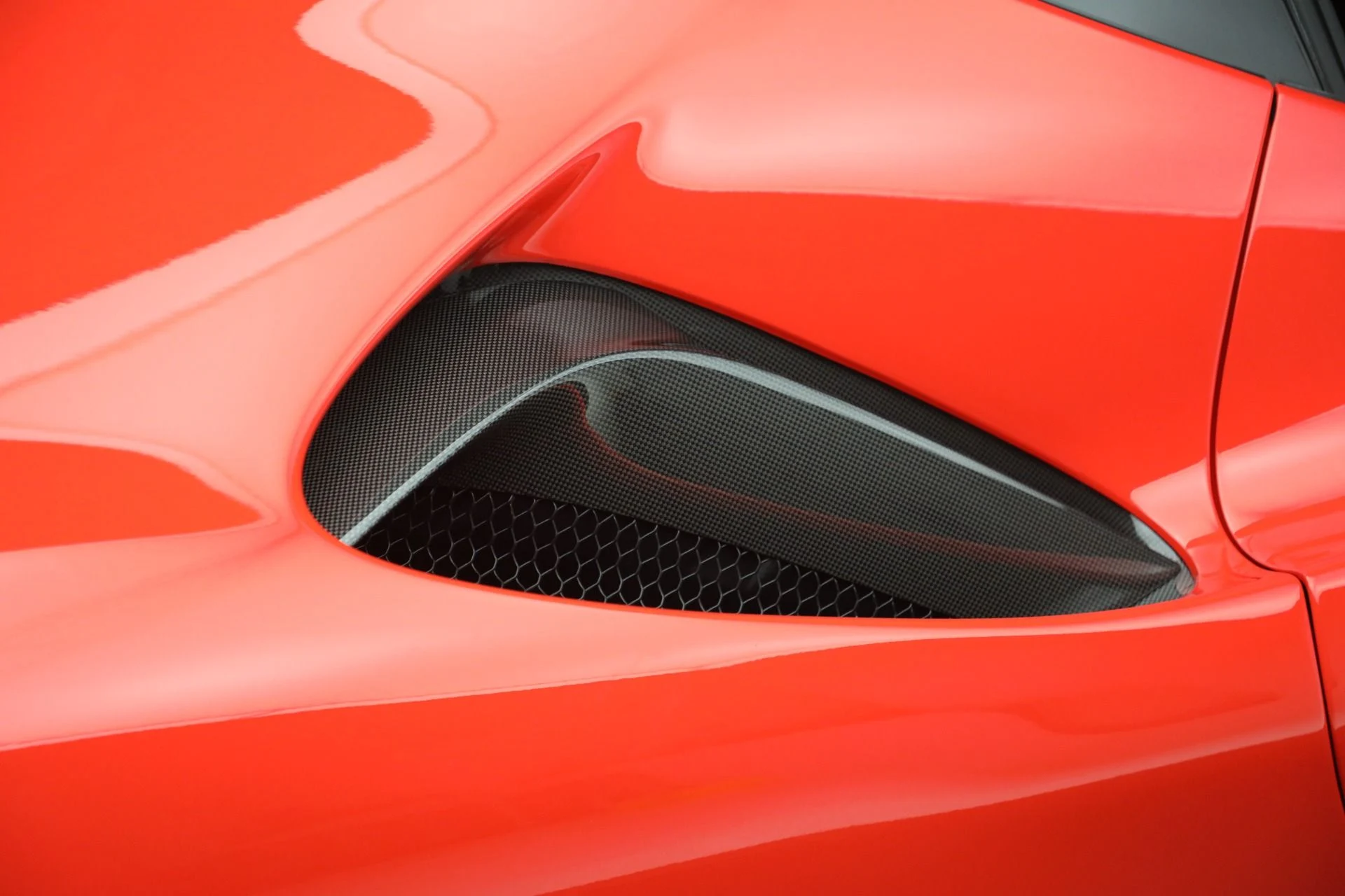 mph022_821187845_Used_2023_Ferrari_SF_90_Stradale_1765397558_b1038158d4