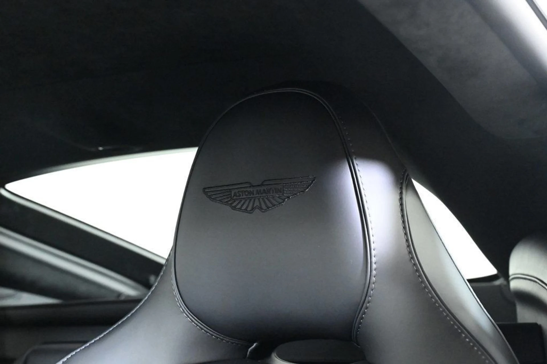 mph022_824534232_new_2026_aston_martin_vantage_coupe_11350_22934413_23_1024_88f23f9753