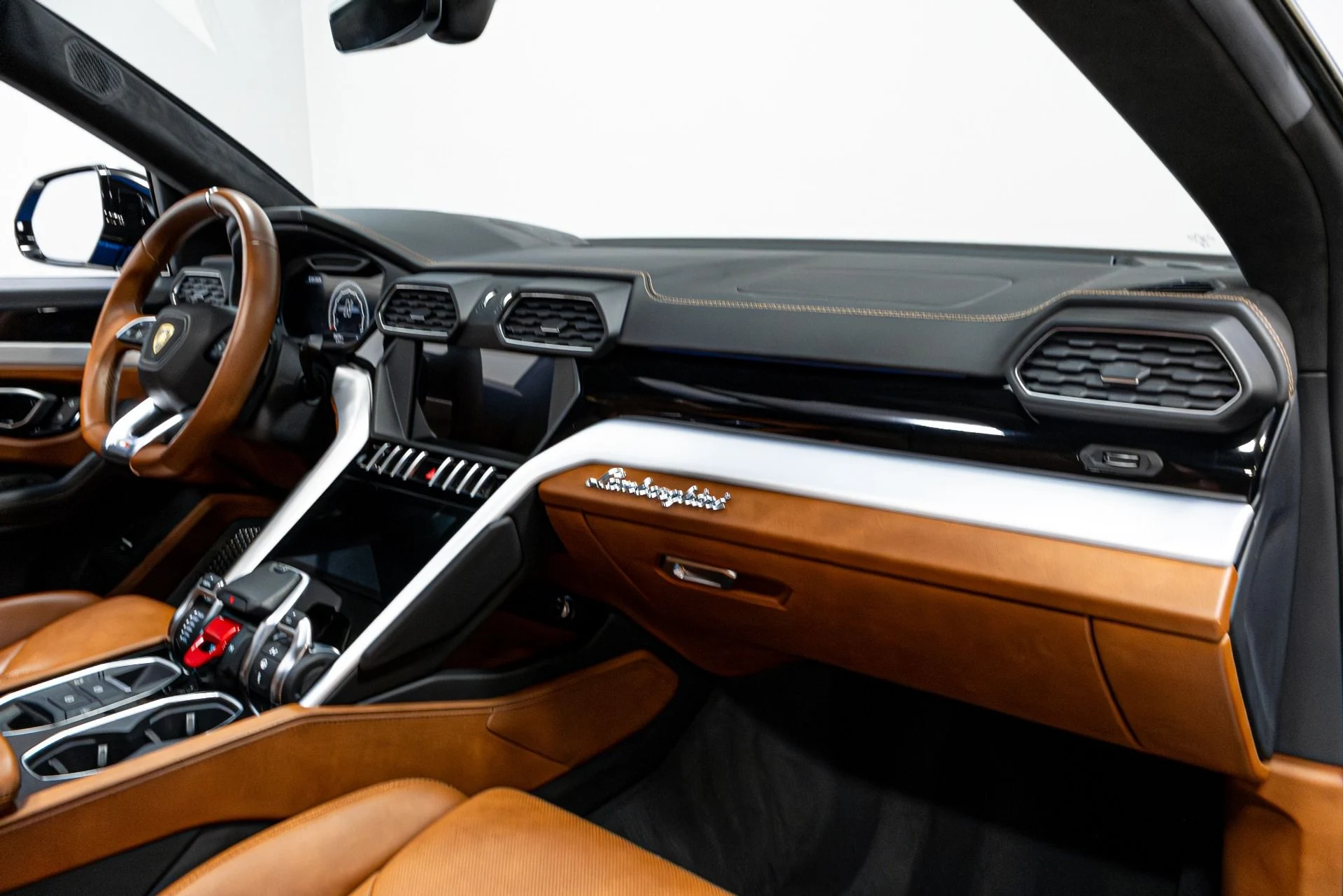 mph022_835914989_Used_2019_Lamborghini_Urus_1772123275_57e0afe6cf