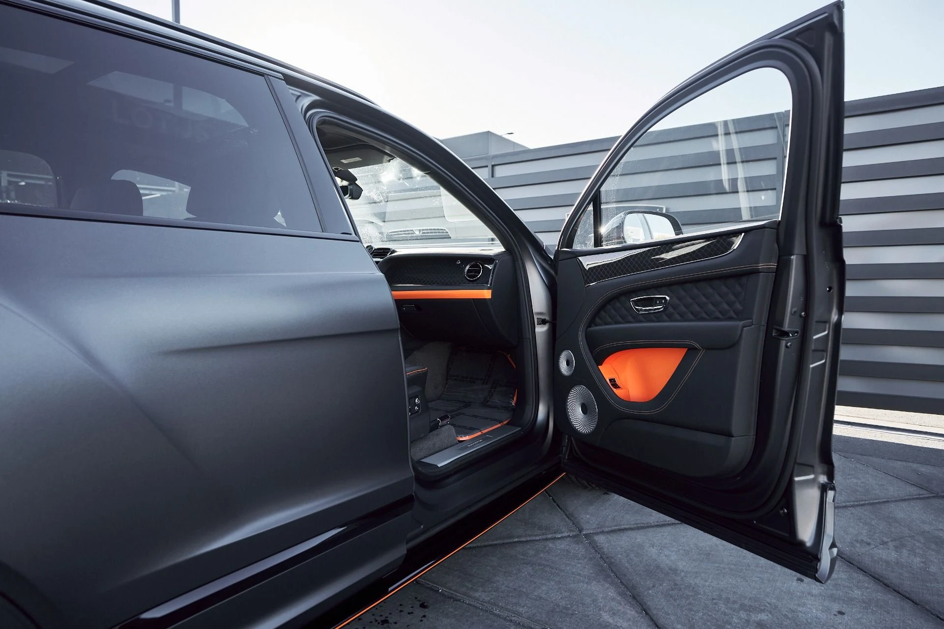 mph022_862386196_Used_2025_Bentley_Bentayga_S_Black_Edition_1764904168_e3821eb0d2