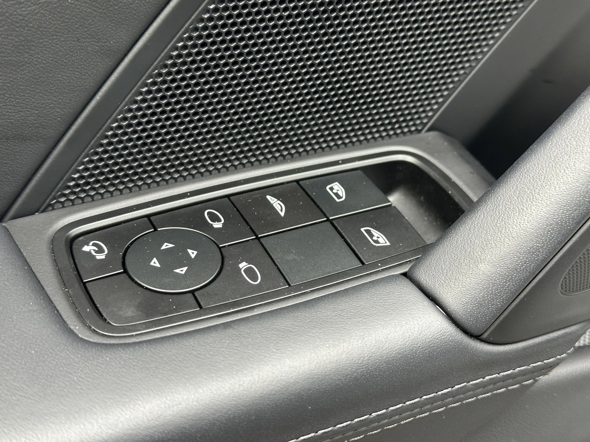 mph022_862687344_28247b877547faed3c5cd5a63fe6fc45x_ed01846b69