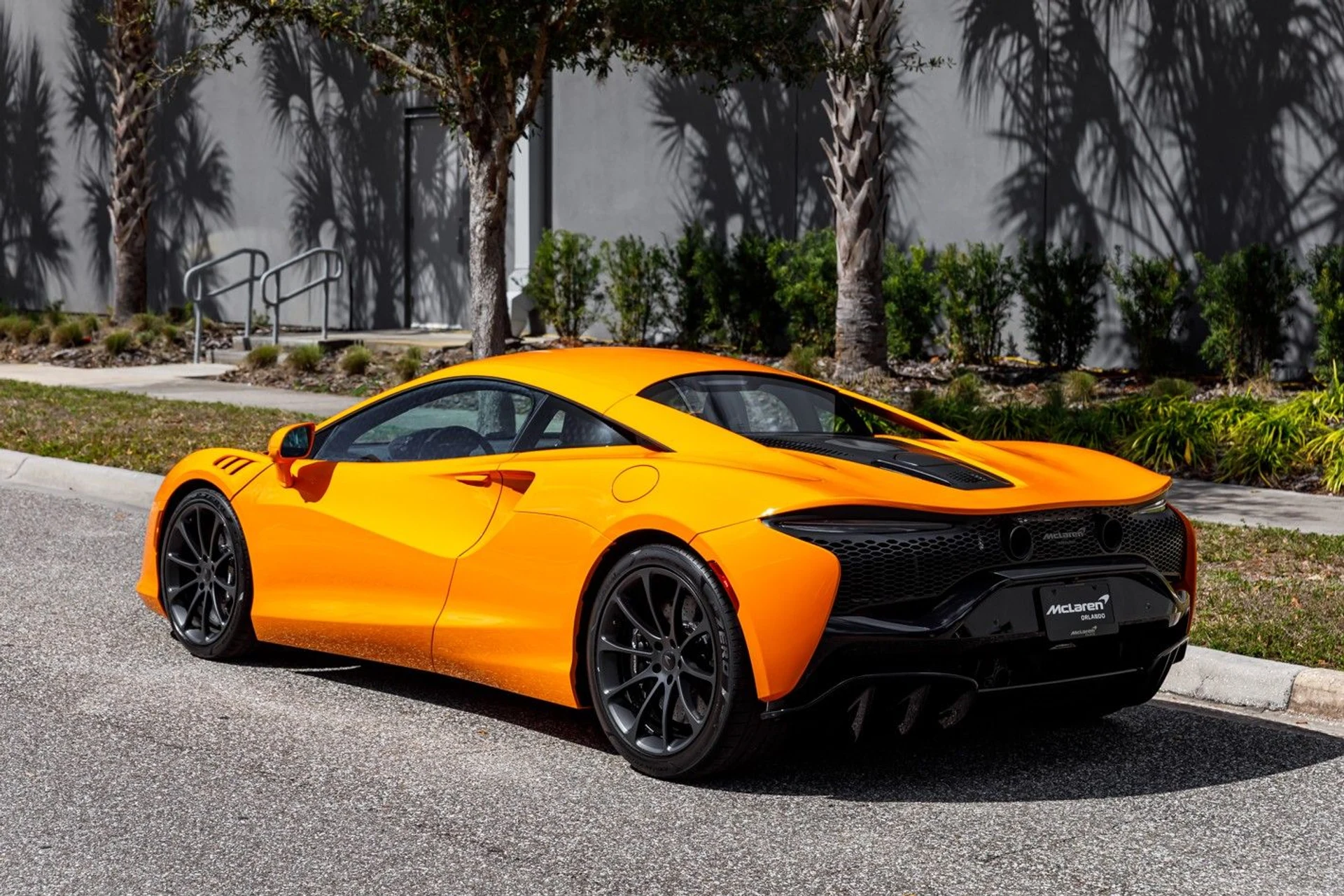 mph022_865669888_656_p23_l_7694cdd22f