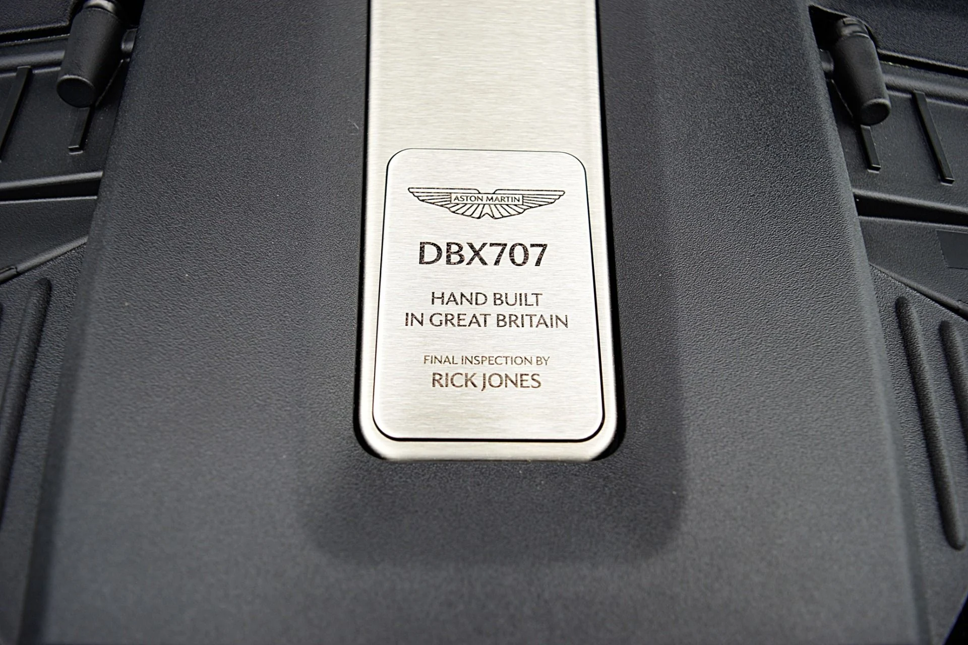 mph022_868189881_New_2025_Aston_Martin_DBX_707_d41f934e4e