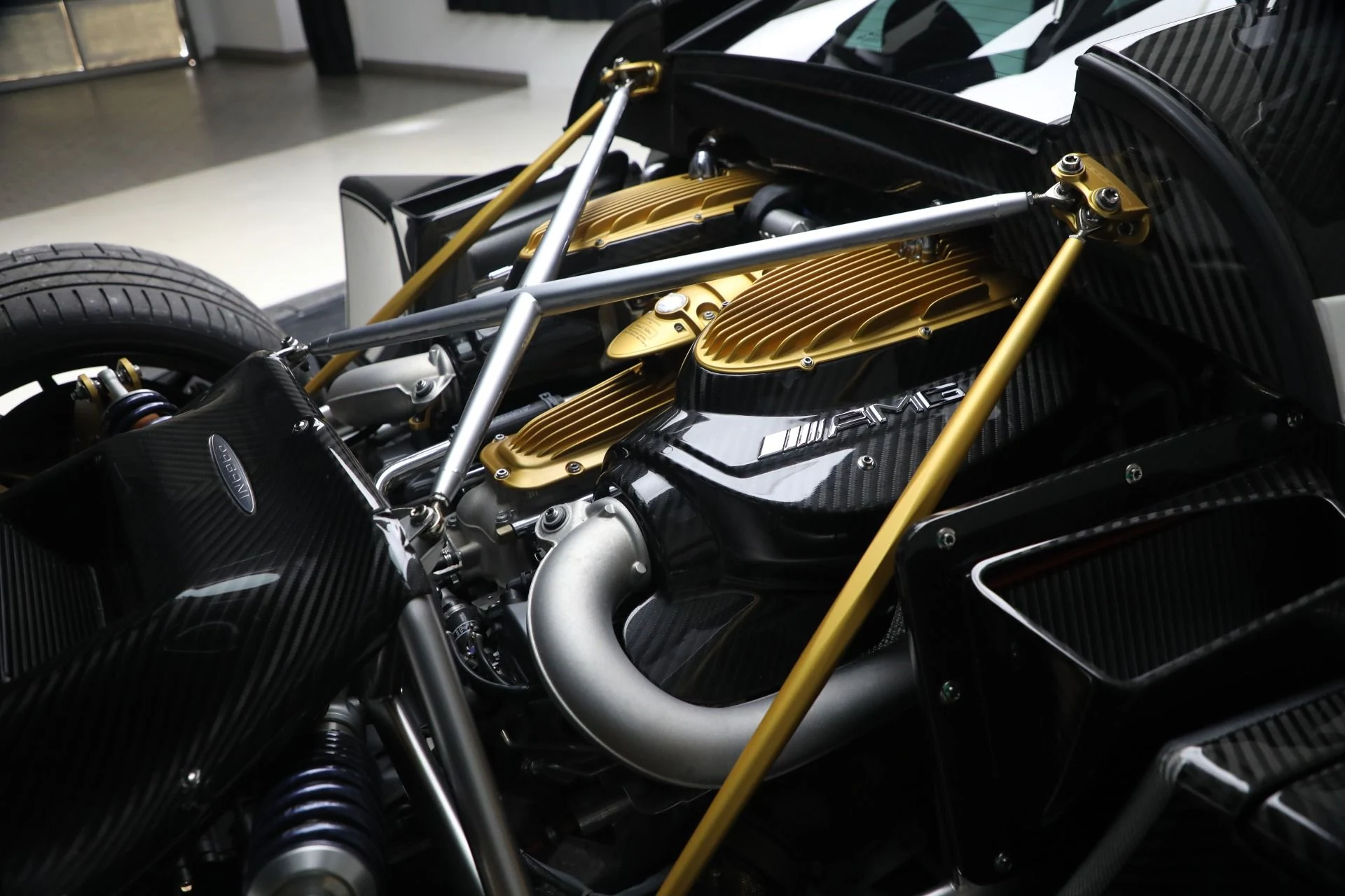 mph022_868868478_Used_2014_Pagani_Huayra_Tempesta_1765914855_97a5097dc5