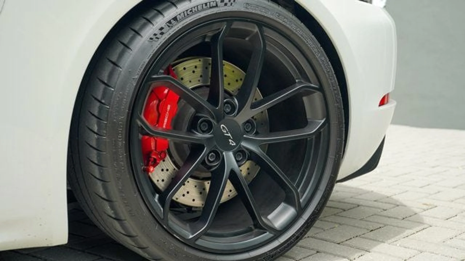 mph022_878866897_used_2020_porsche_718_cayman_gt4coupe_14354_22875819_23_640_ff5adeb5f5