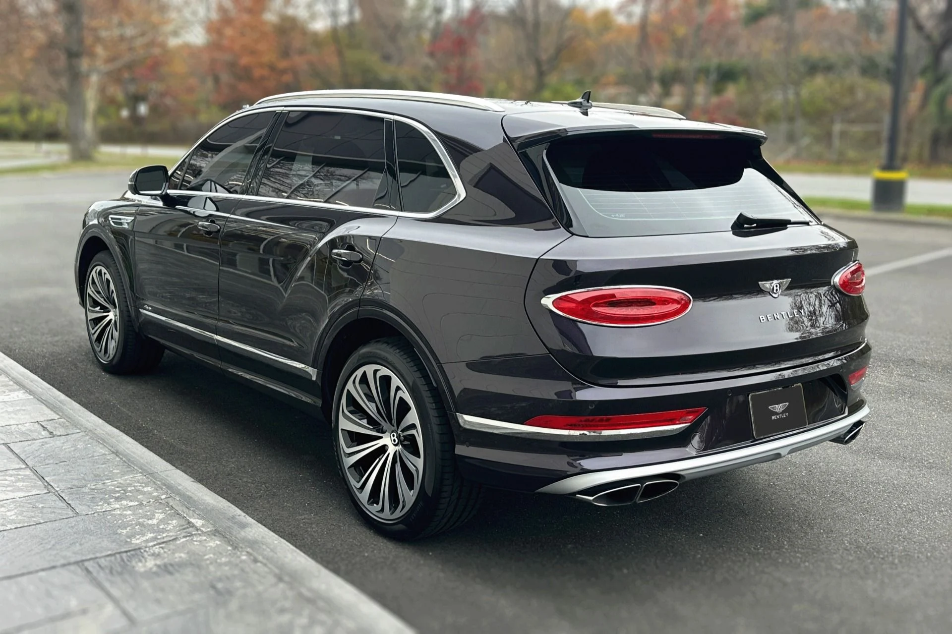 mph022_882198361_Used_2024_Bentley_Bentayga_EWB_Azure_V8_1763042894_b87fbbc490