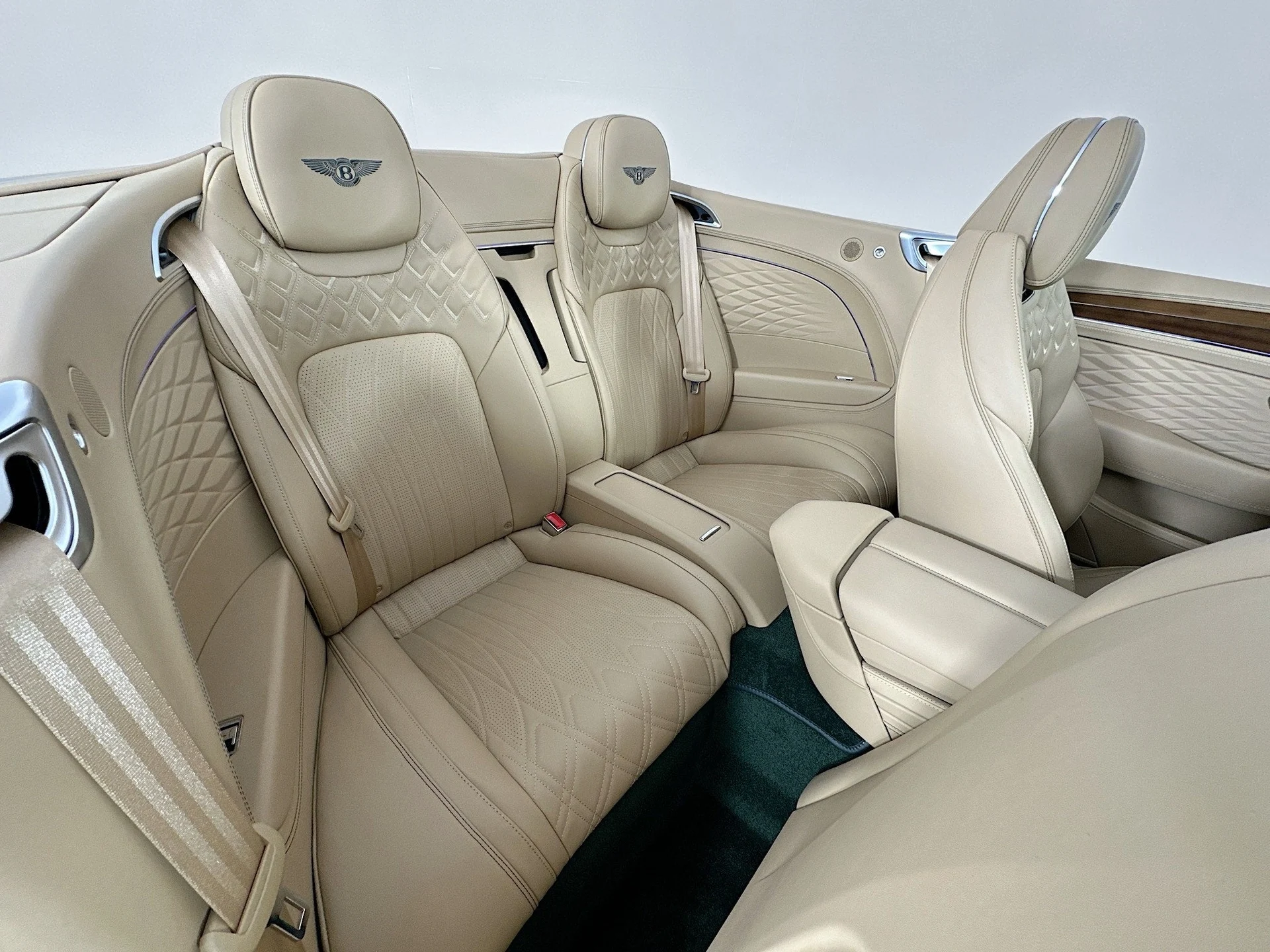 mph022_886369511_23_8bf3e57c33