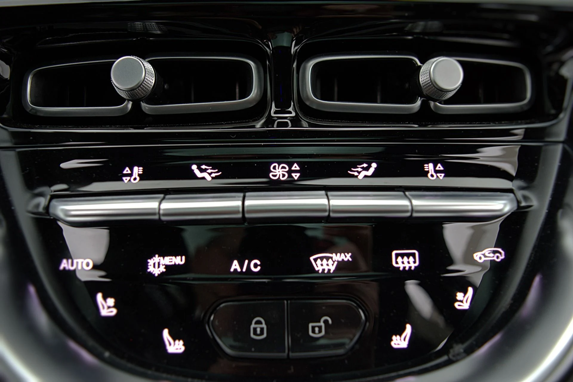 mph022_890931332_Used_2023_Aston_Martin_DBX_707_4c939936b5