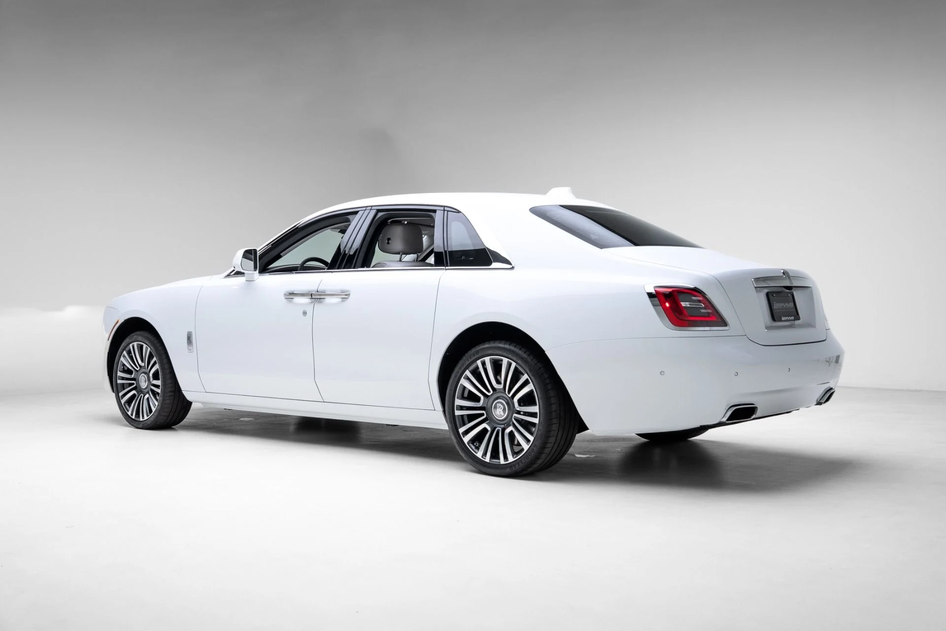 mph022_89371634_Used_2022_Rolls_Royce_Ghost_1775153205_6e1ba88cb4