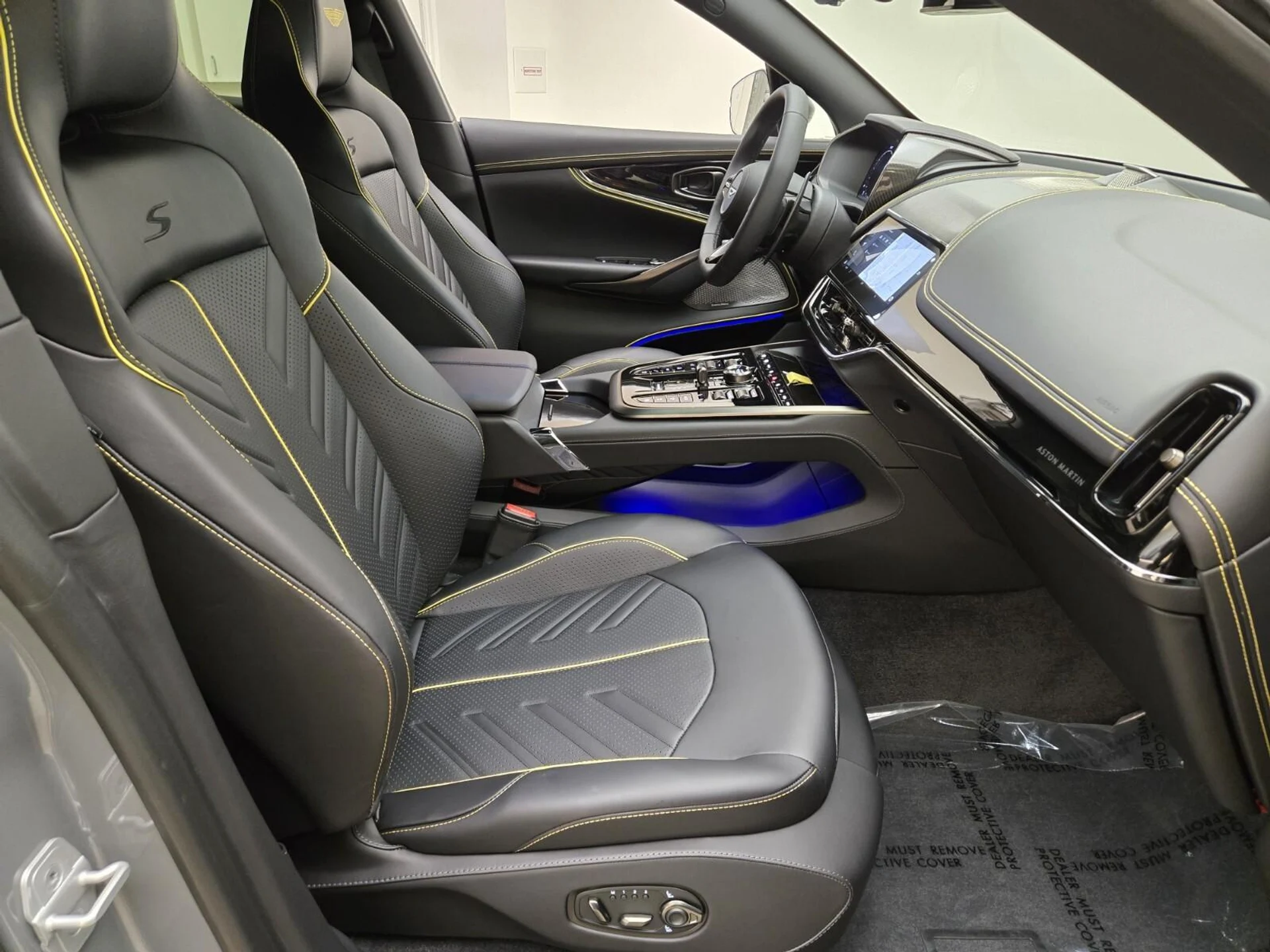 mph022_893774991_New_2026_Aston_Martin_DBX_S_1782364682_1d73db2346