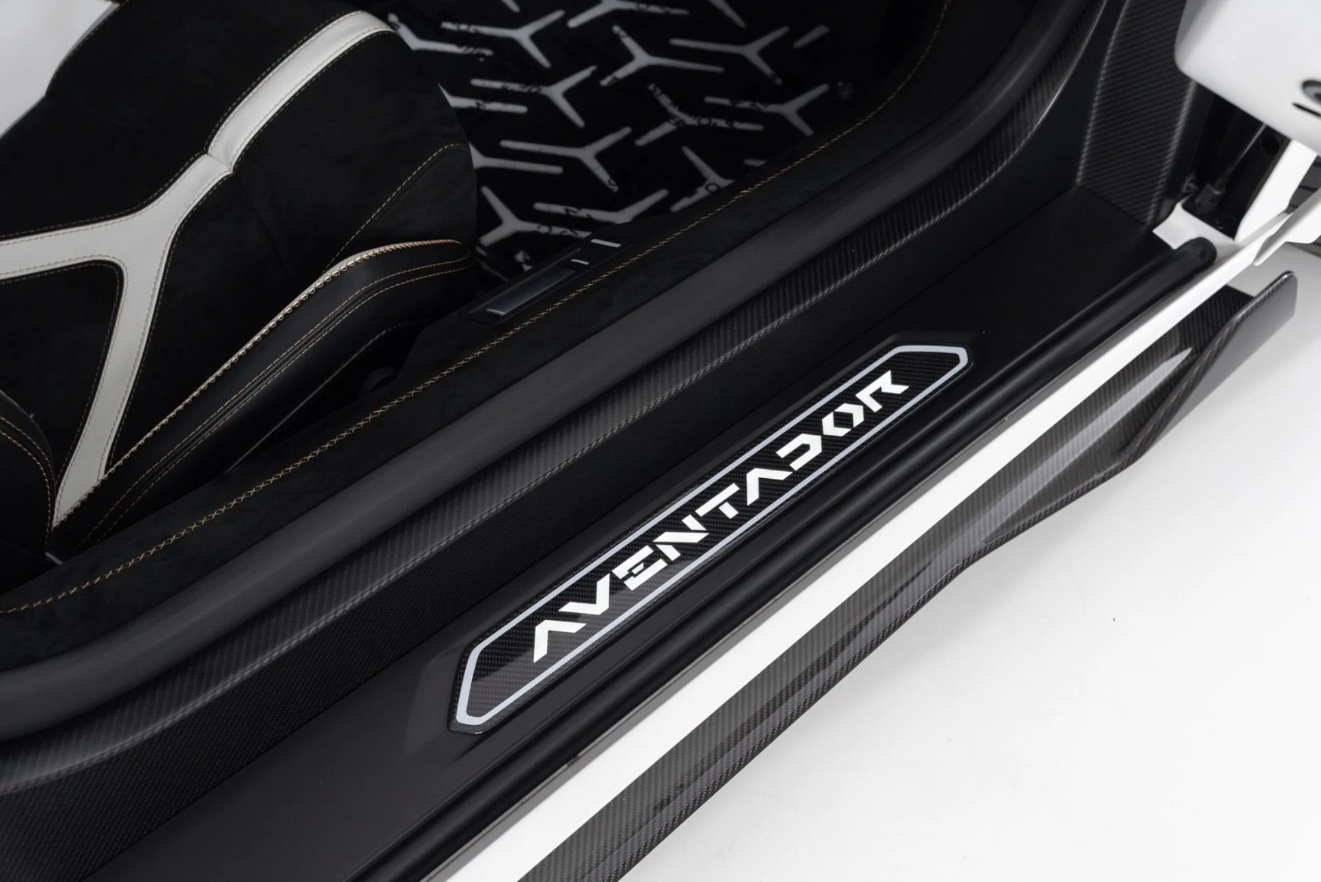 mph022_901512684_Used_2019_Lamborghini_Aventador_SVJ_1782851539_3b4dbdd3e4