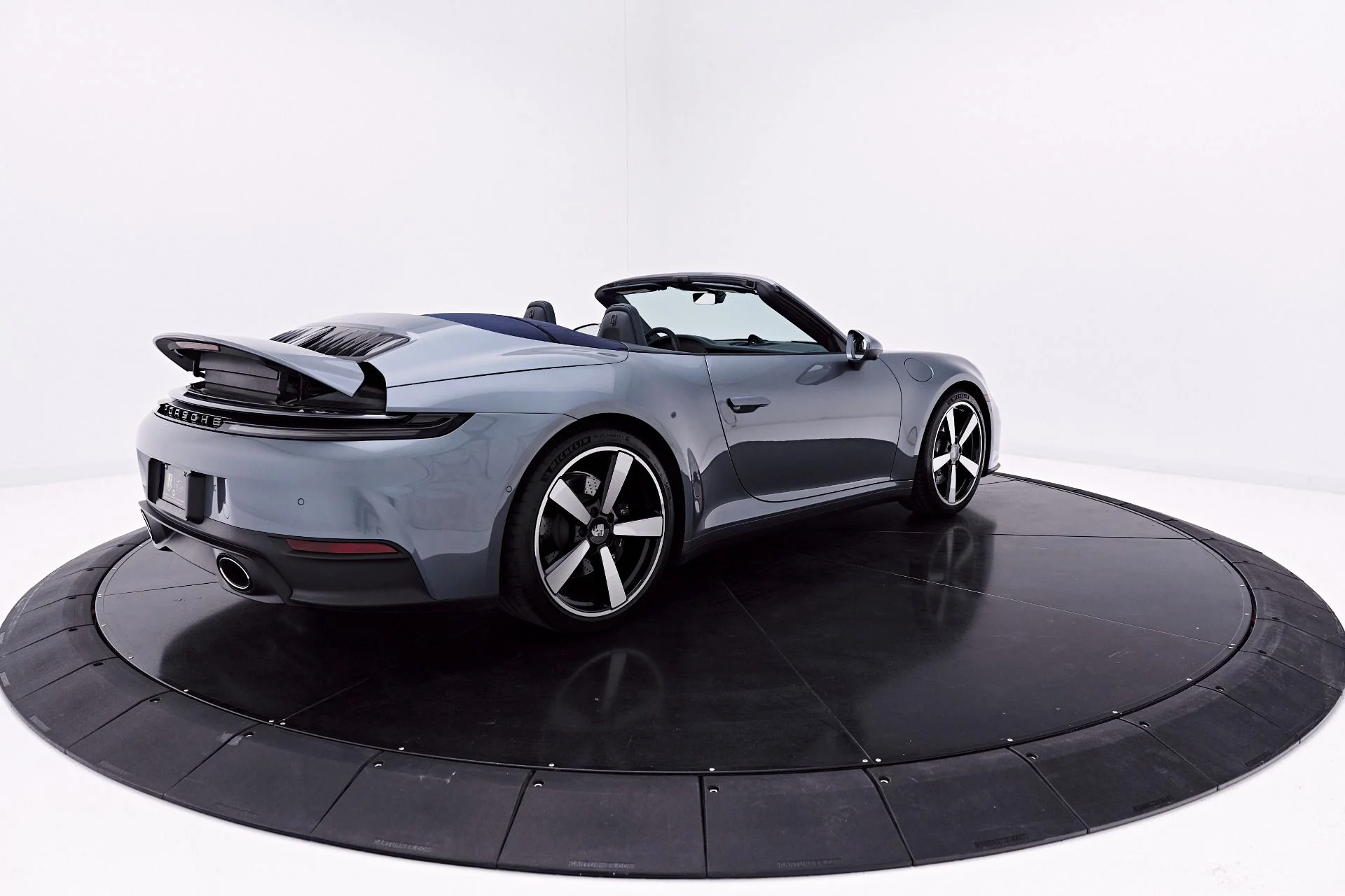 mph022_906186874_Used_2025_Porsche_911_Carrera_1777504765_49e9b4458c