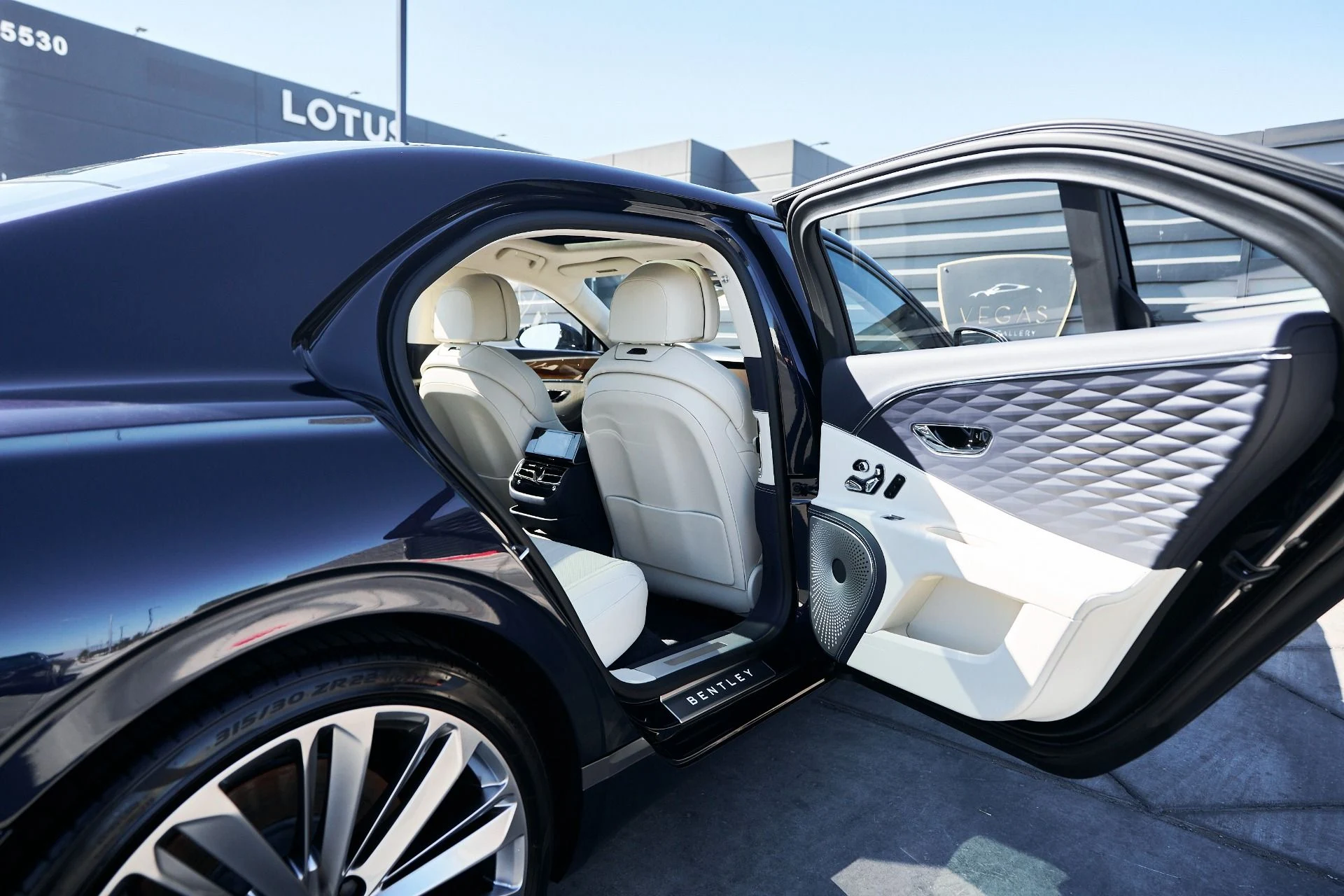 mph022_918066449_Used_2024_Bentley_Flying_Spur_Mulliner_W12_1760650625_29545ee18a