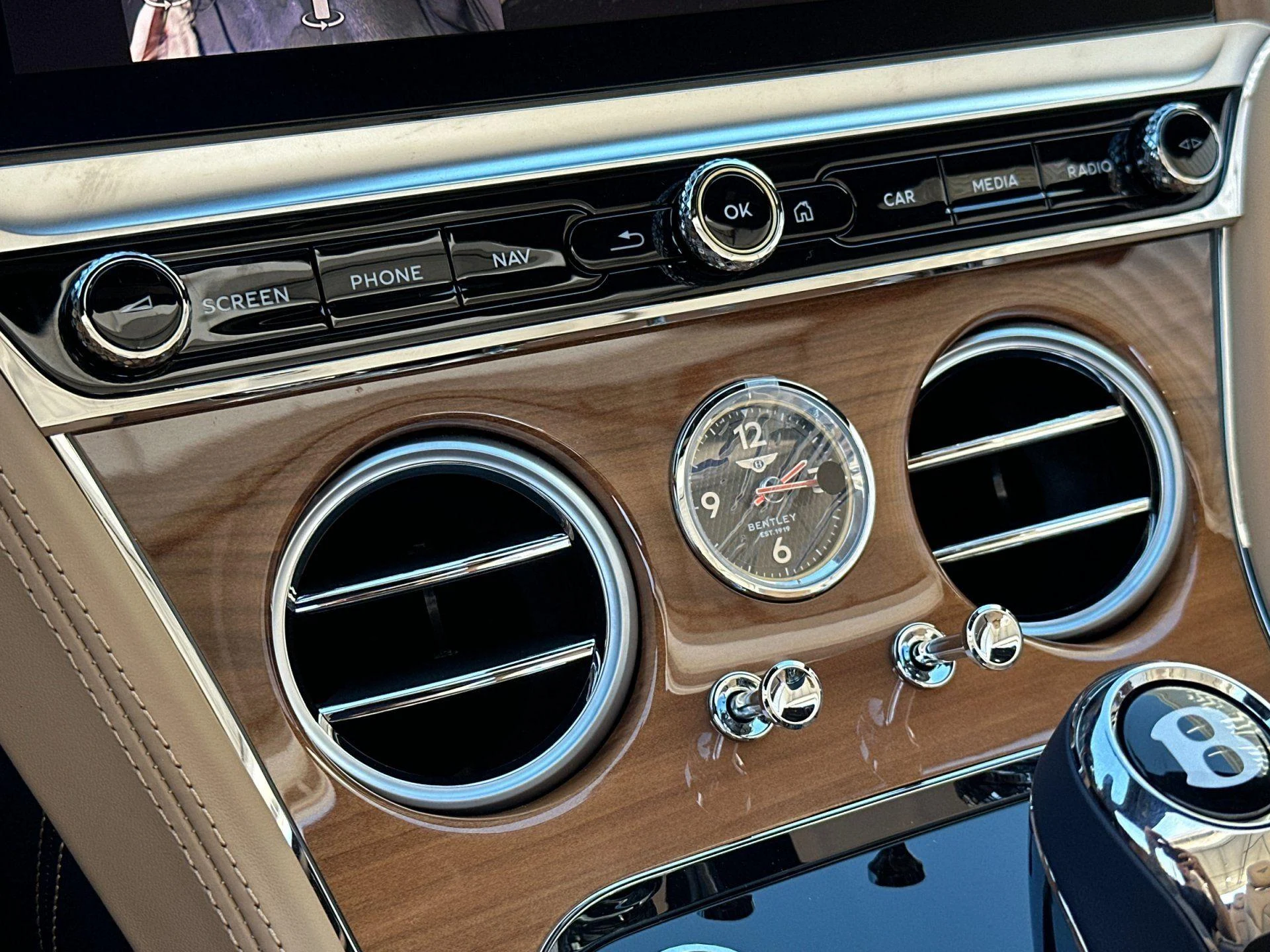 mph022_918247693_New_2026_Bentley_Continental_GTC_1773996521_18aba351c8