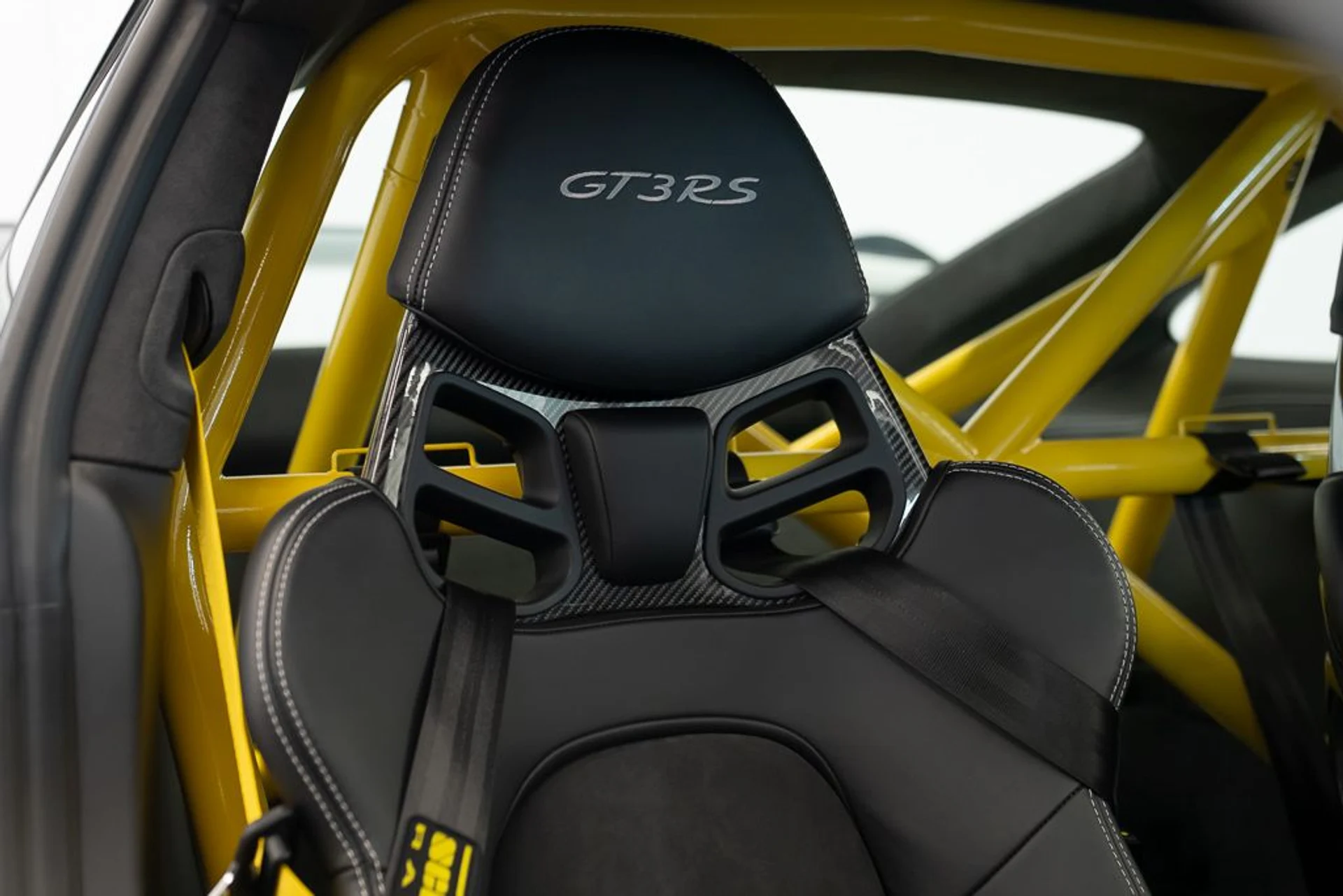 mph022_918944104_porsche_911_2016_jpg_v_1777670076_dc4caeaee8