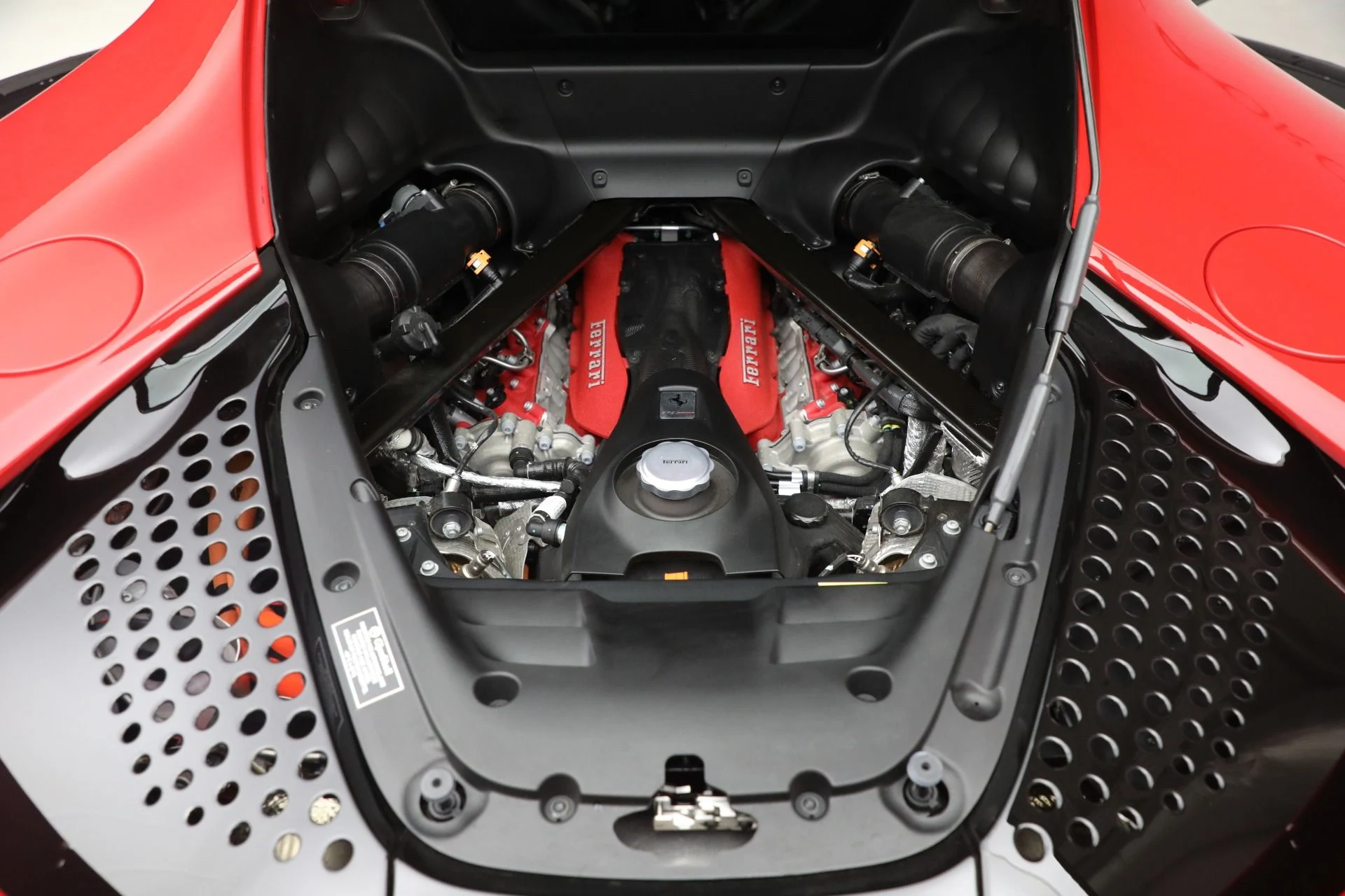mph022_924213750_Used_2022_Ferrari_SF_90_Stradale_1761420525_2151337057