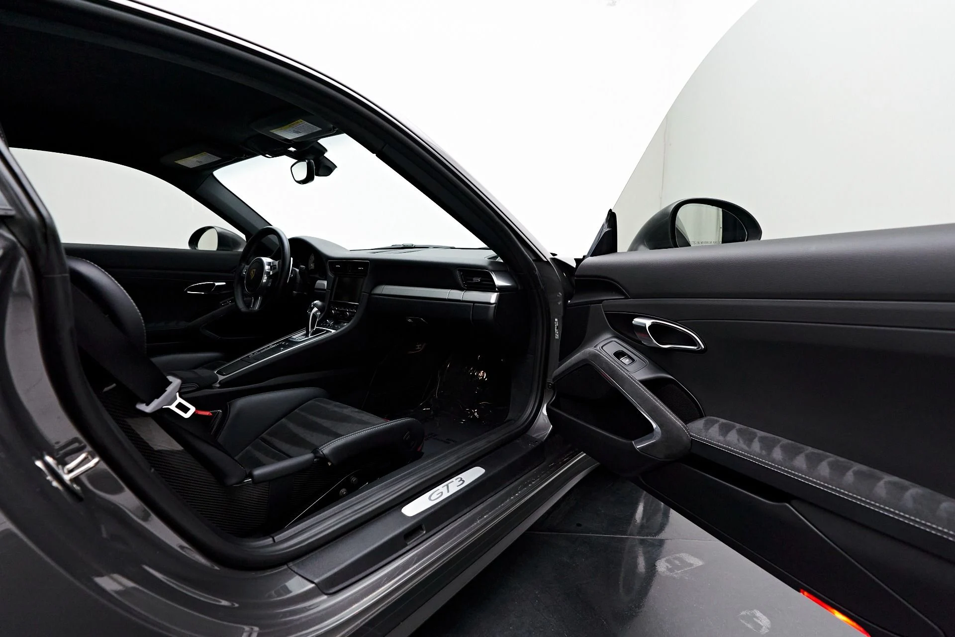 mph022_931008690_Used_2015_Porsche_911_GT_3_1676429747_2826d83425