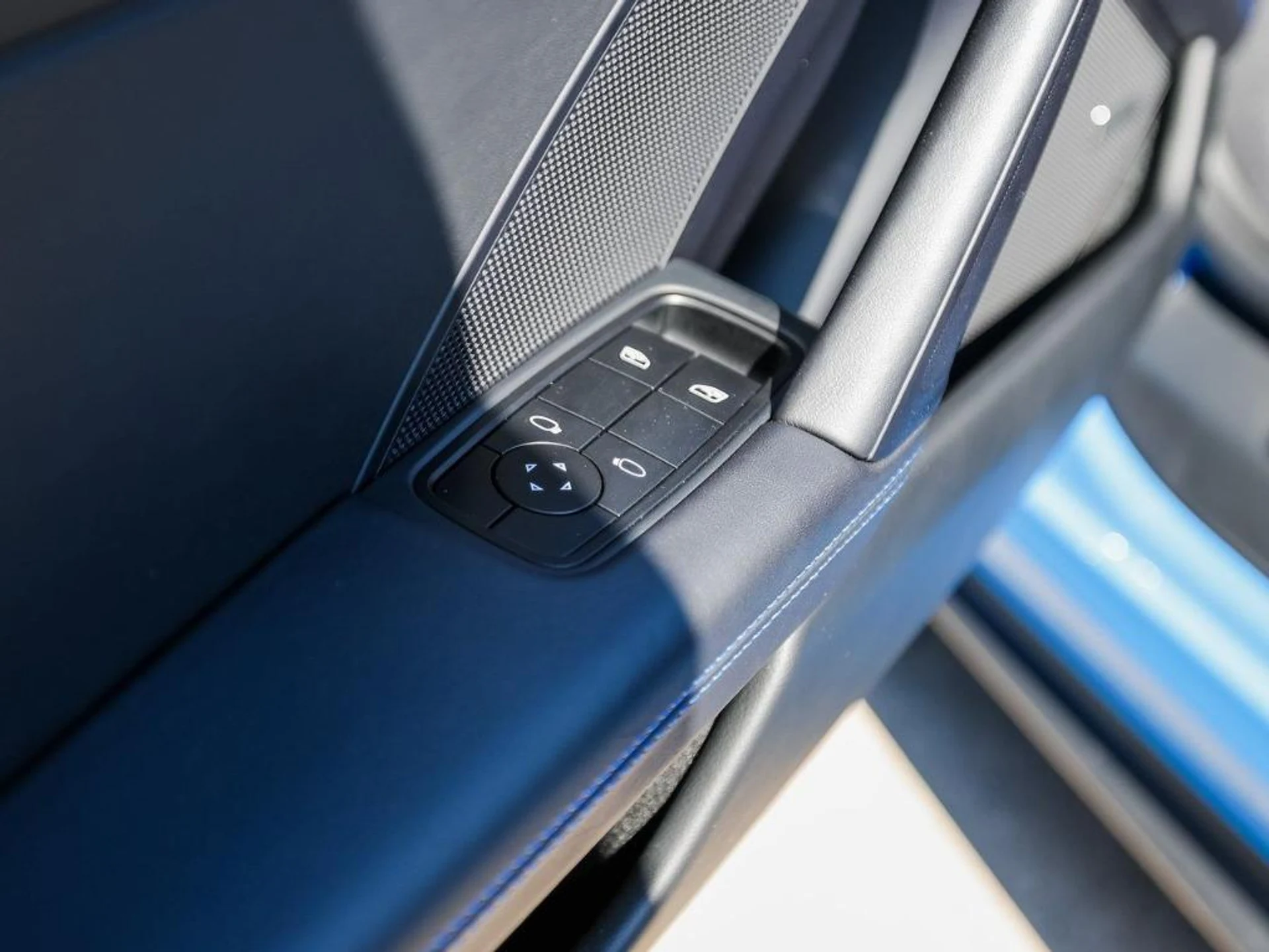 mph022_935875998_H_Ryjwv2_U_Pc_EQPM_Qq_BU_6d_P3j_YG_7_M_b8ff971bf3