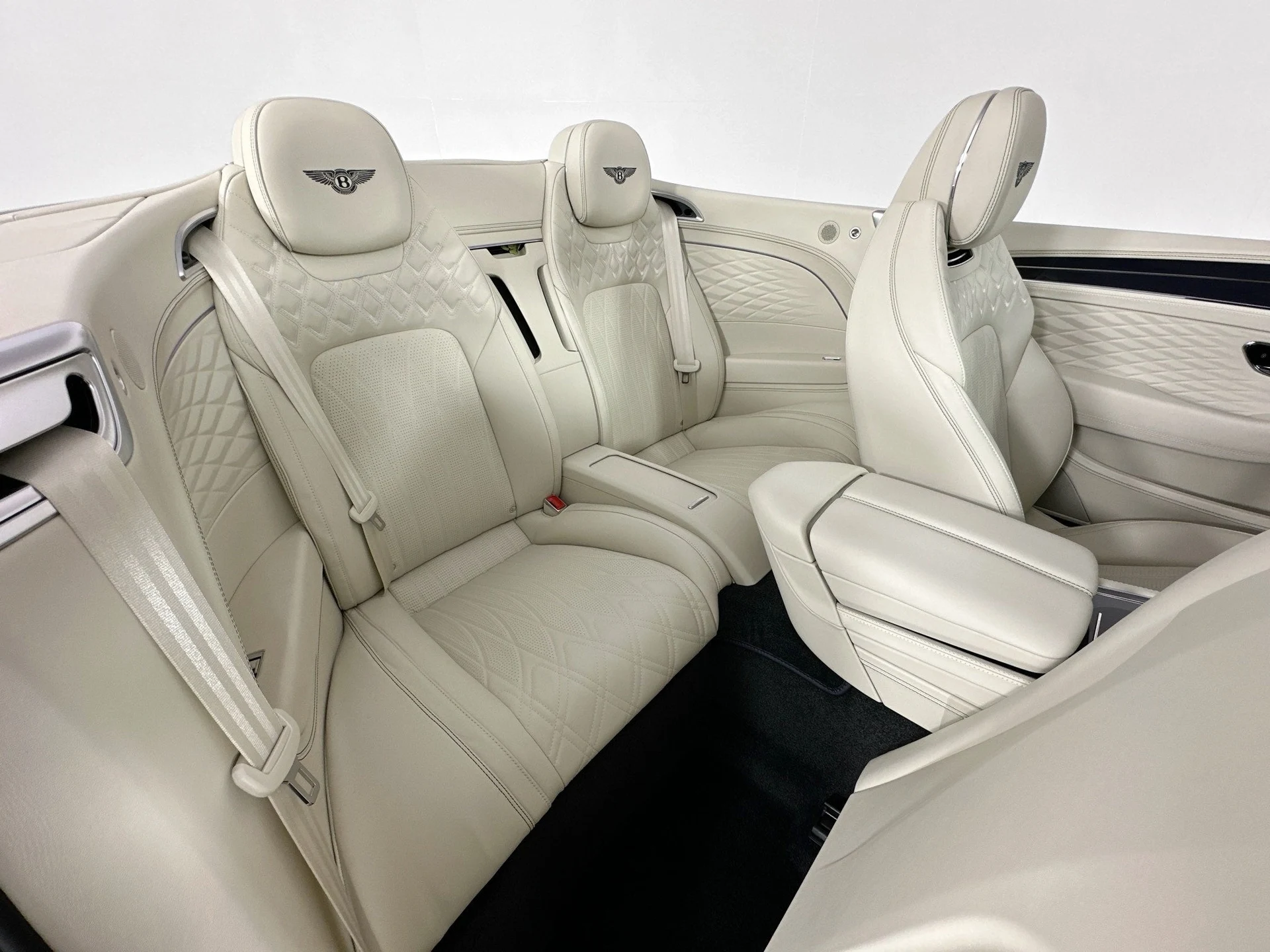 mph022_938212448_23_a6beea017f