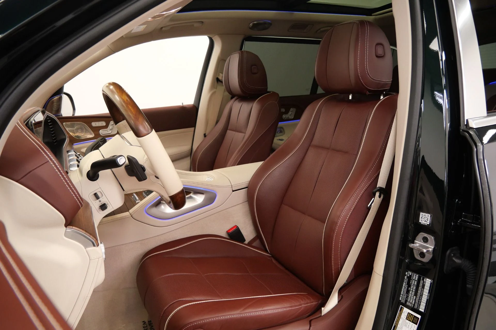 mph022_939917581_Used_2022_Mercedes_Benz_Maybach_GLS_600_4_MATIC_Beautiful_Colors_Four_Seat_Configuration_Walnut_Trim_1776795080_384c1a81a9