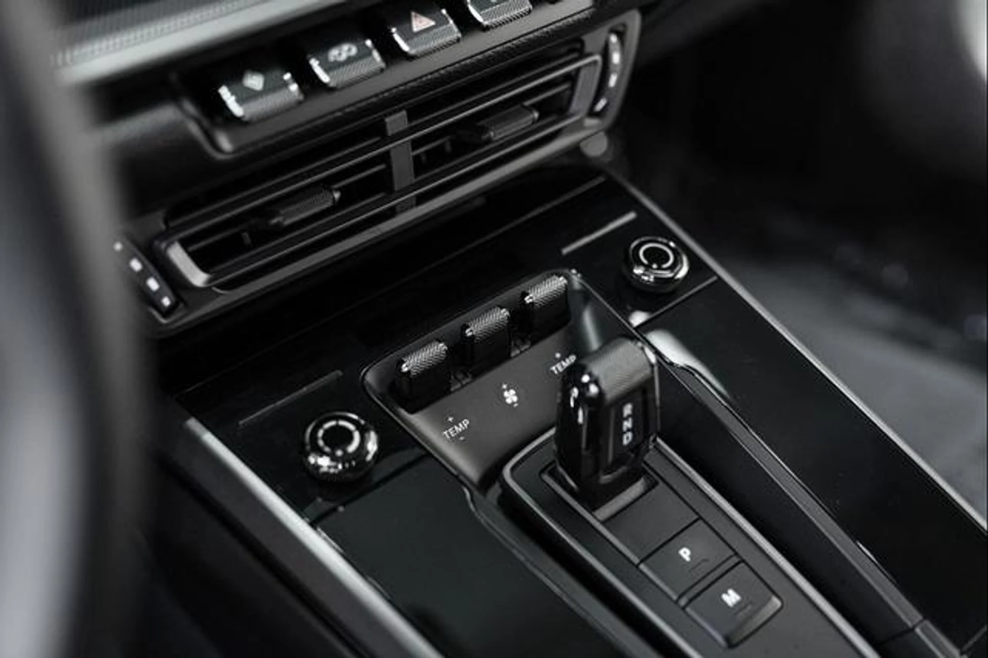 mph022_947129750_lzus_CY_Ma94_YO_7l_G_Jzgq6we_g70_afc94e2a5a