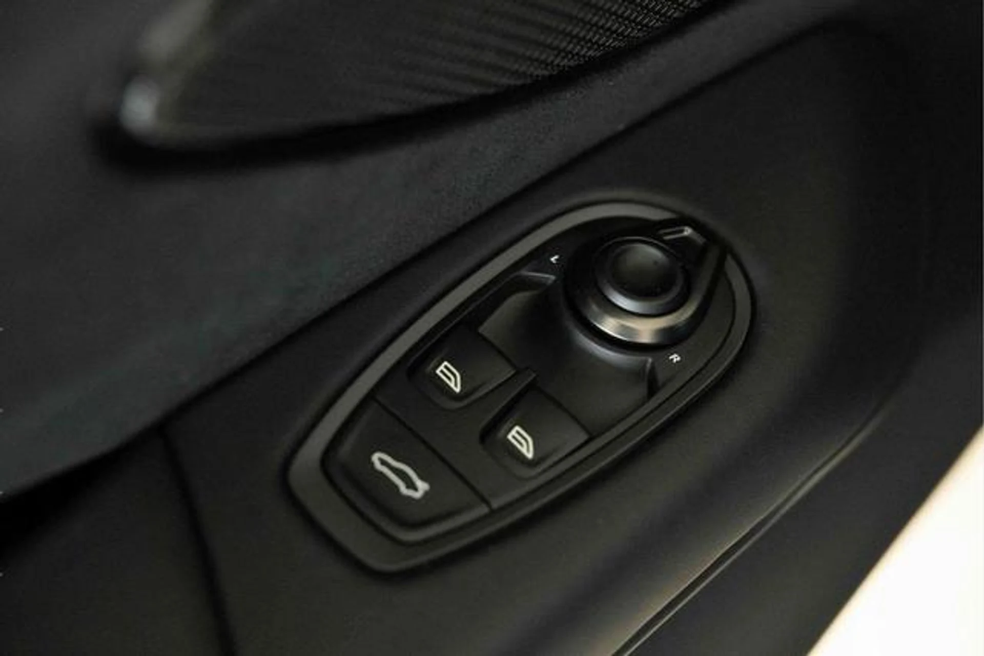 mph022_947733261_f_Kvnv_Es34_K_Lyy8h6w3x9_P56_Cb_BI_3a5392fb56