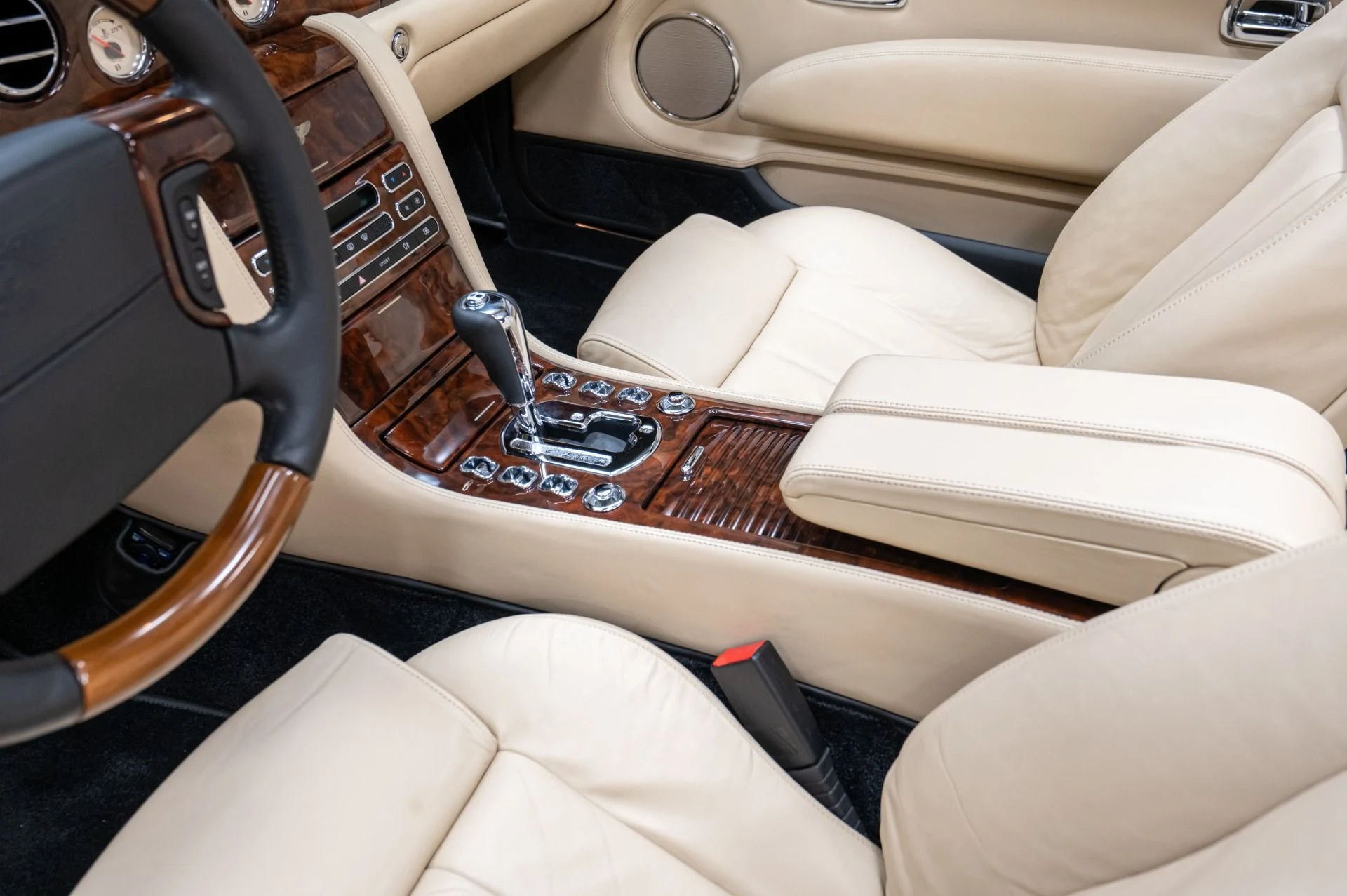 mph022_948757160_Used_2007_Bentley_Azure_1753214683_022c703d6f