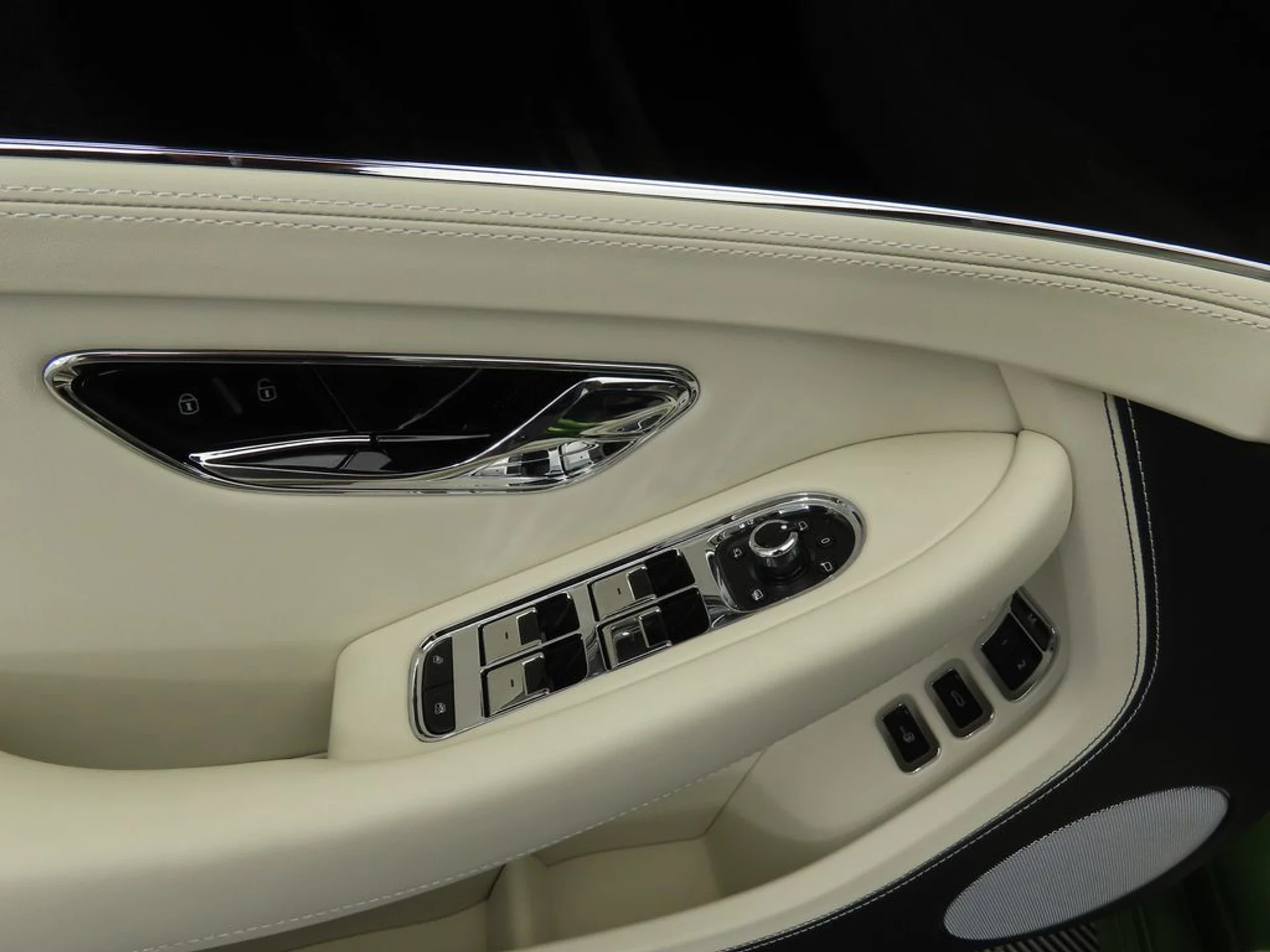 mph022_952534694_new_2025_bentley_continental_gtblackeditioncoupe_8119_22910192_23_1024_2e906fe531
