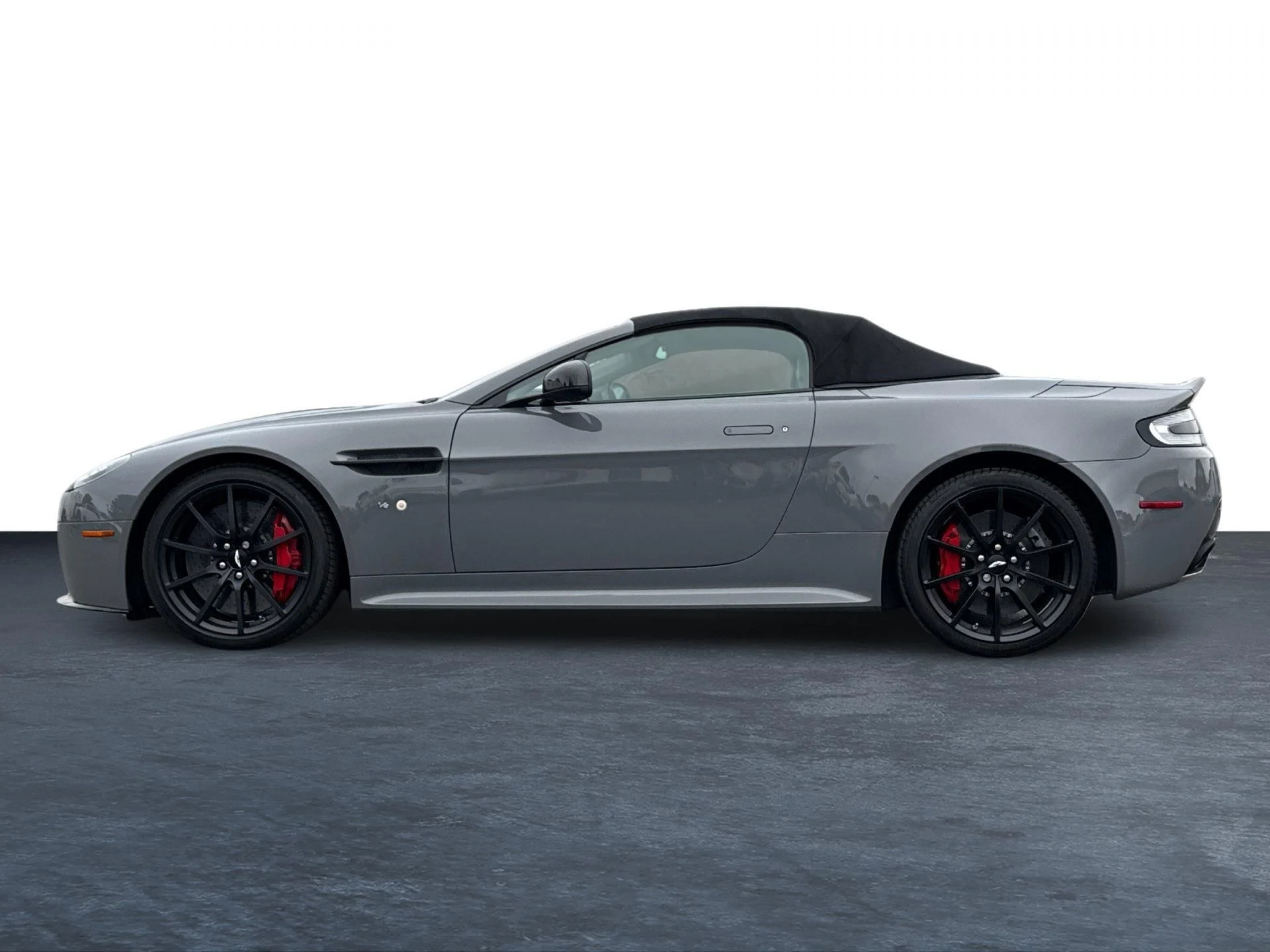 mph022_95895270_Used_2015_Aston_Martin_V12_Vantage_S_1769008613_c6bf4f04ef