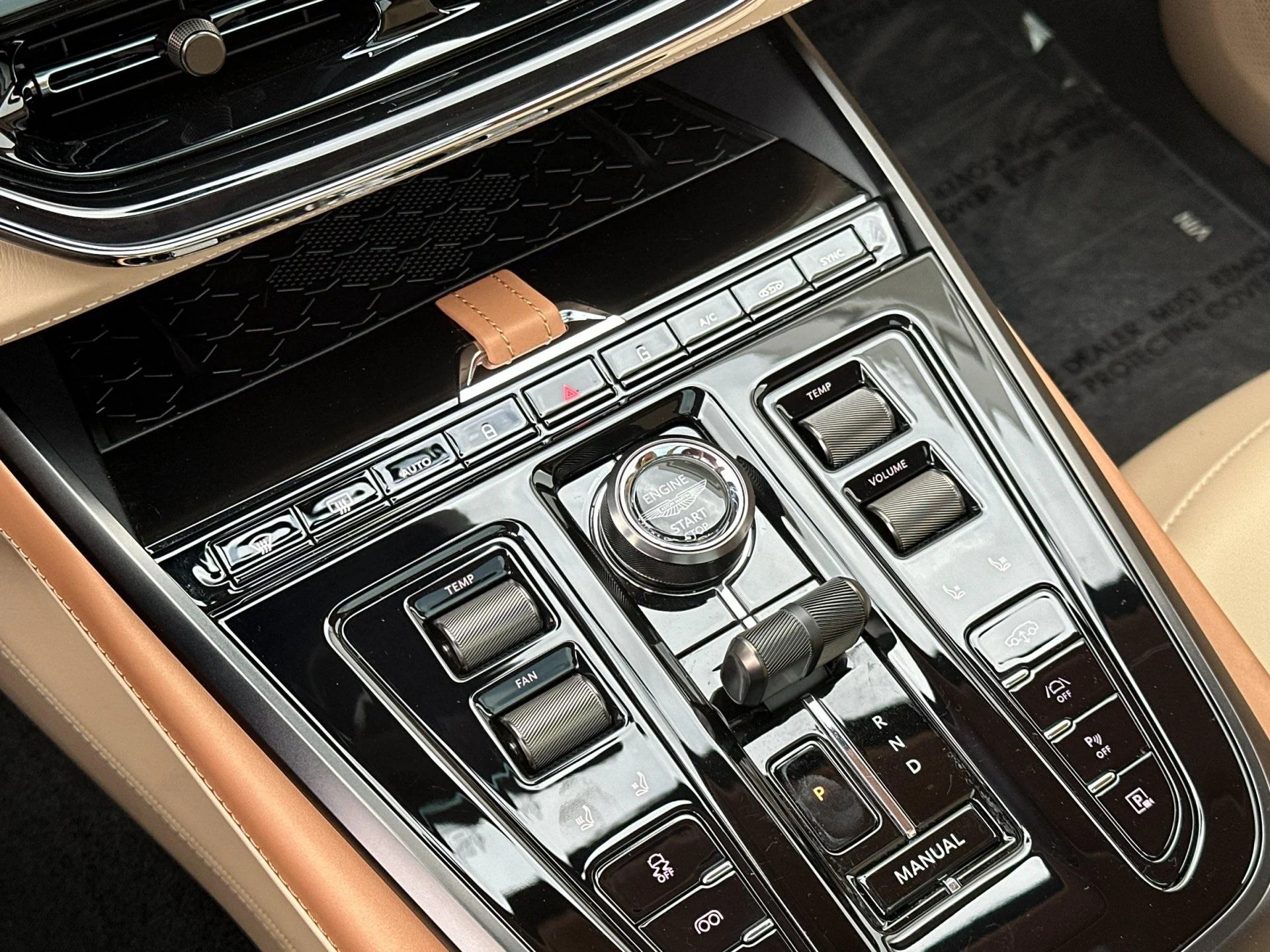 mph022_976463370_New_2025_Aston_Martin_DBX_707_1759500542_3a118a6508