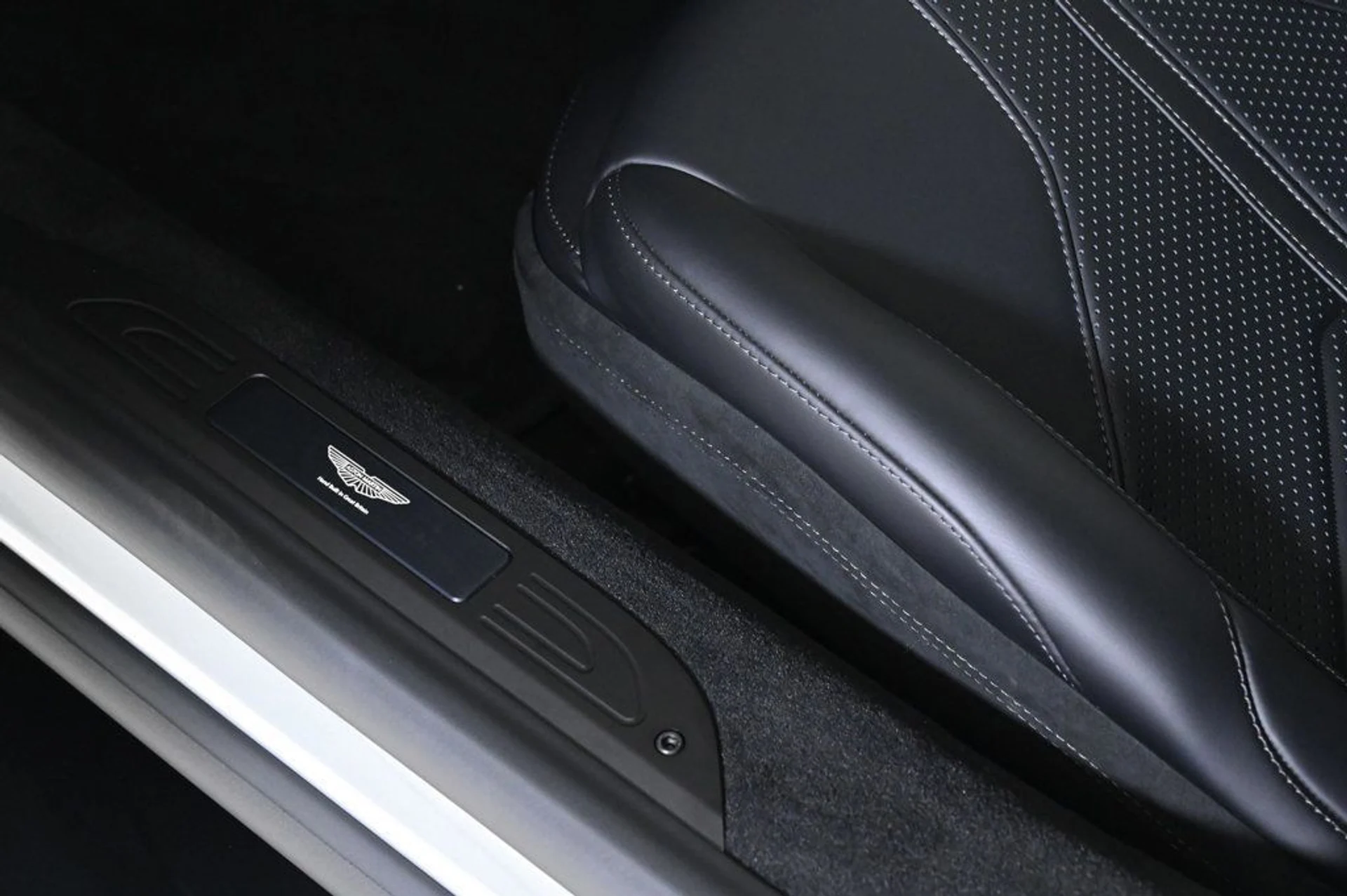 mph022_99308884_new_2026_aston_martin_vantage_11350_22934413_22_1024_a720471424