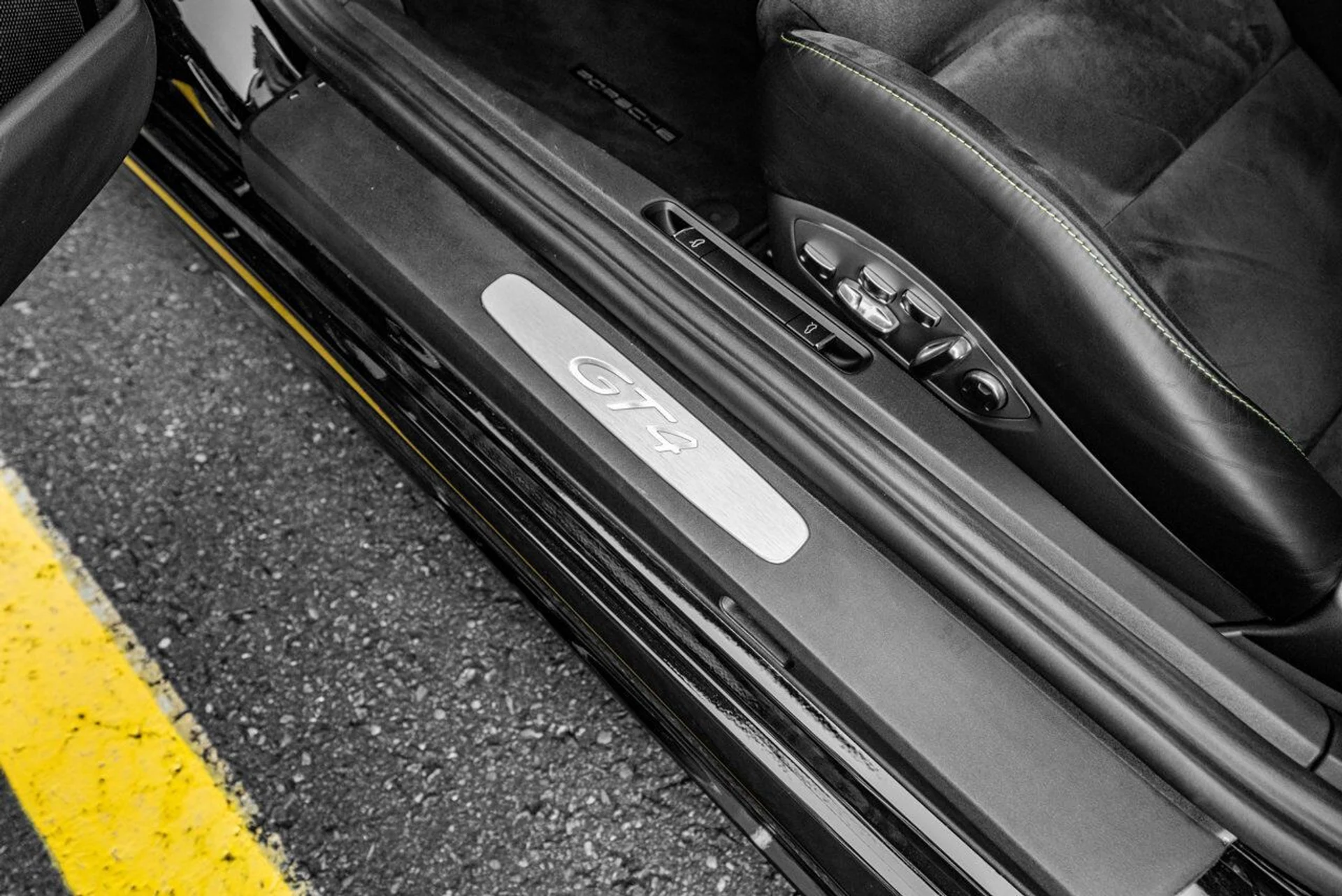 mph022_993469946_porsche_718_cayman_2020_0c5054cd8e