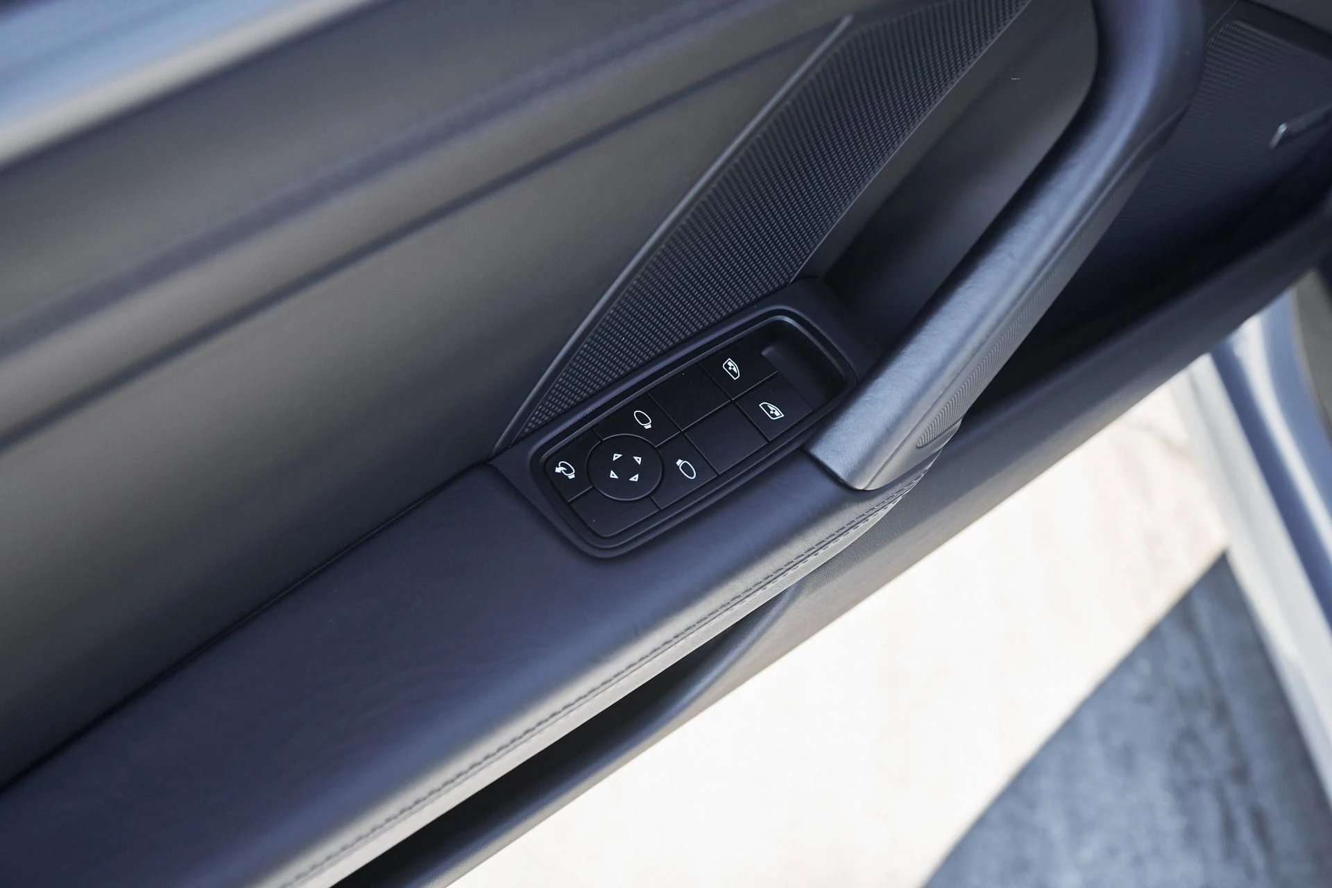 mph023_1010277096_Used_2024_Porsche_911_Carrera_S_1763676114_3d4f8409aa