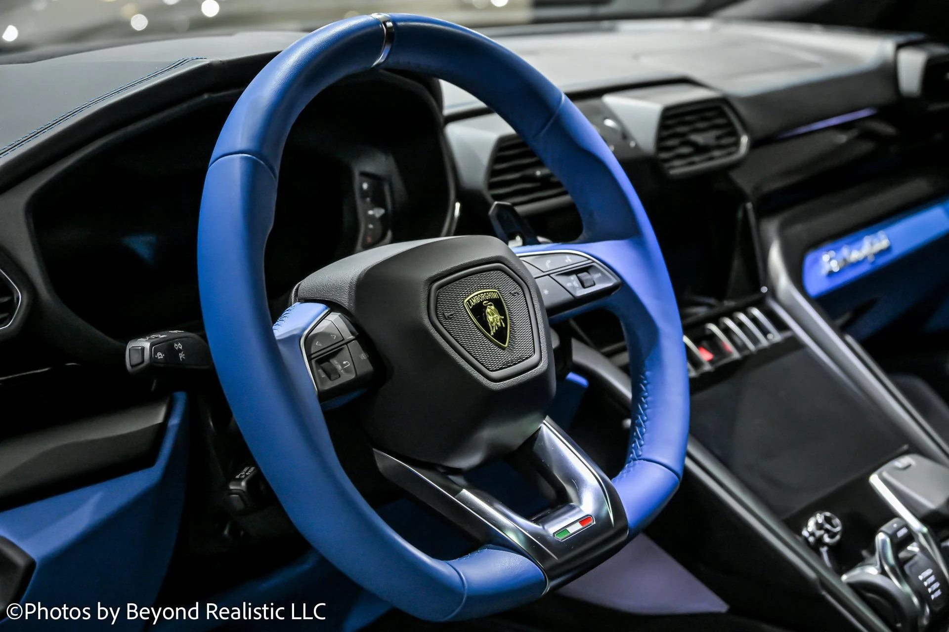 mph023_1010889377_Used_2023_Lamborghini_Urus_S_1766137478_63ac6d65d7