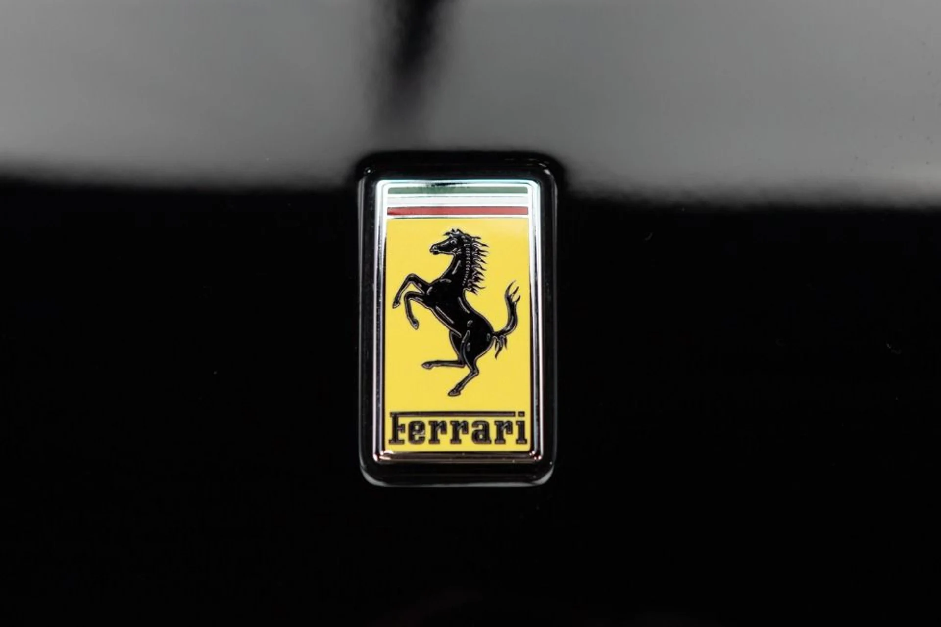 mph023_1016940715_Used_2021_Ferrari_F8_Spider_9ef802df7a