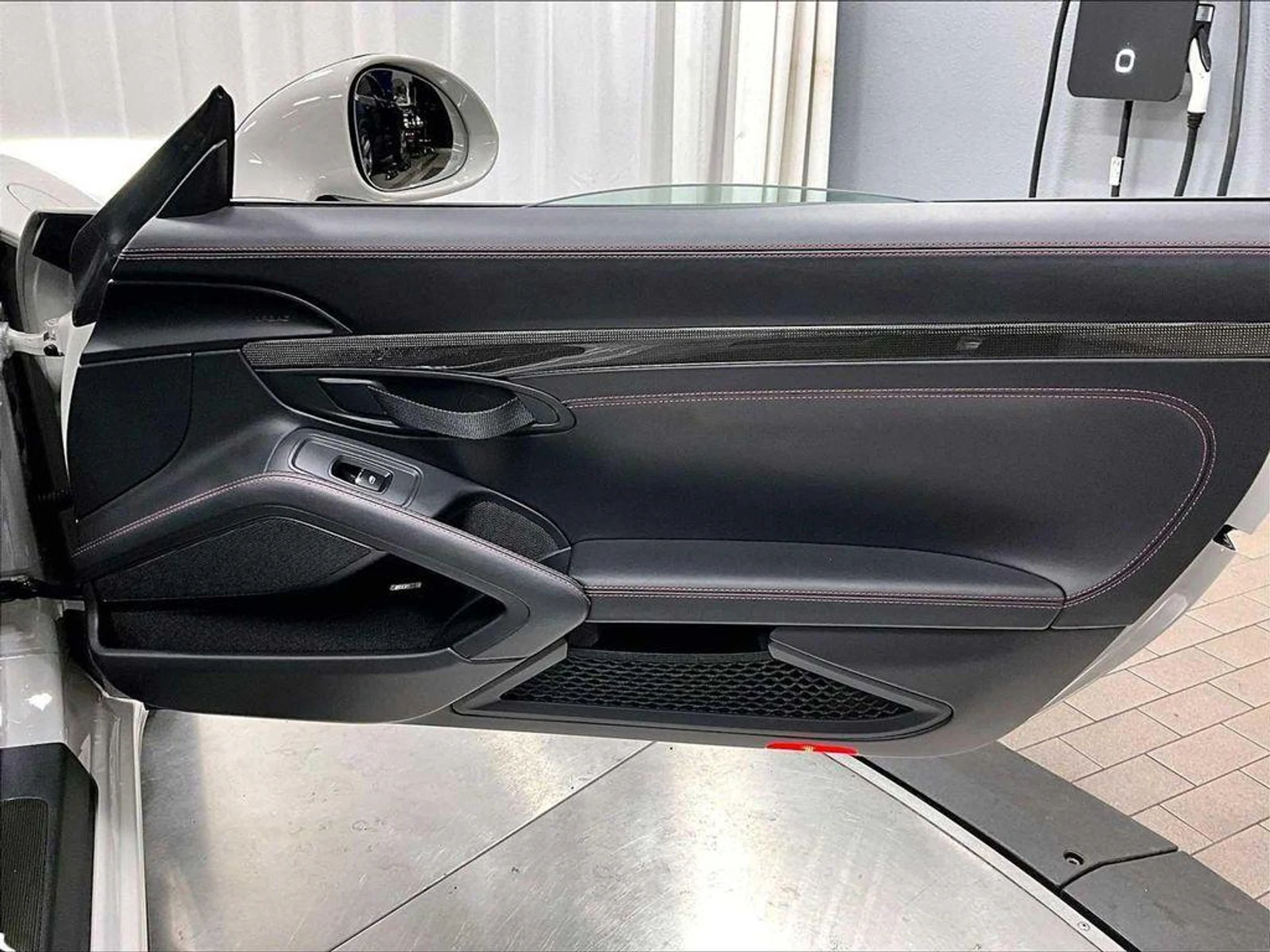 mph023_1021190953_Wqo_W_Inoh_SI_0_P_Glo1qlq_TXB_El46_E_86bbdd634f