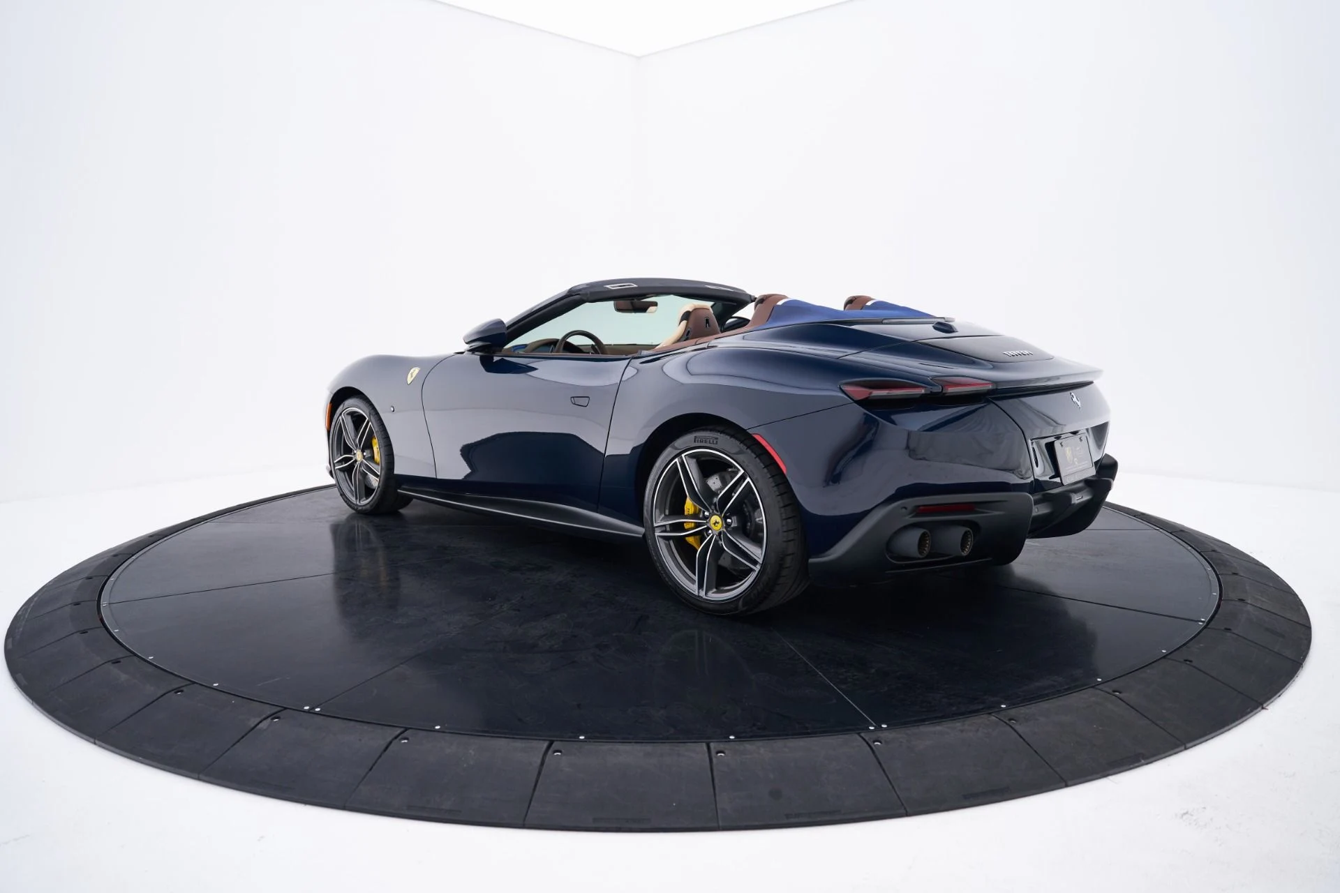 mph023_1021259926_Used_2025_Ferrari_Roma_Base_1793056029_4a14cbb3e9