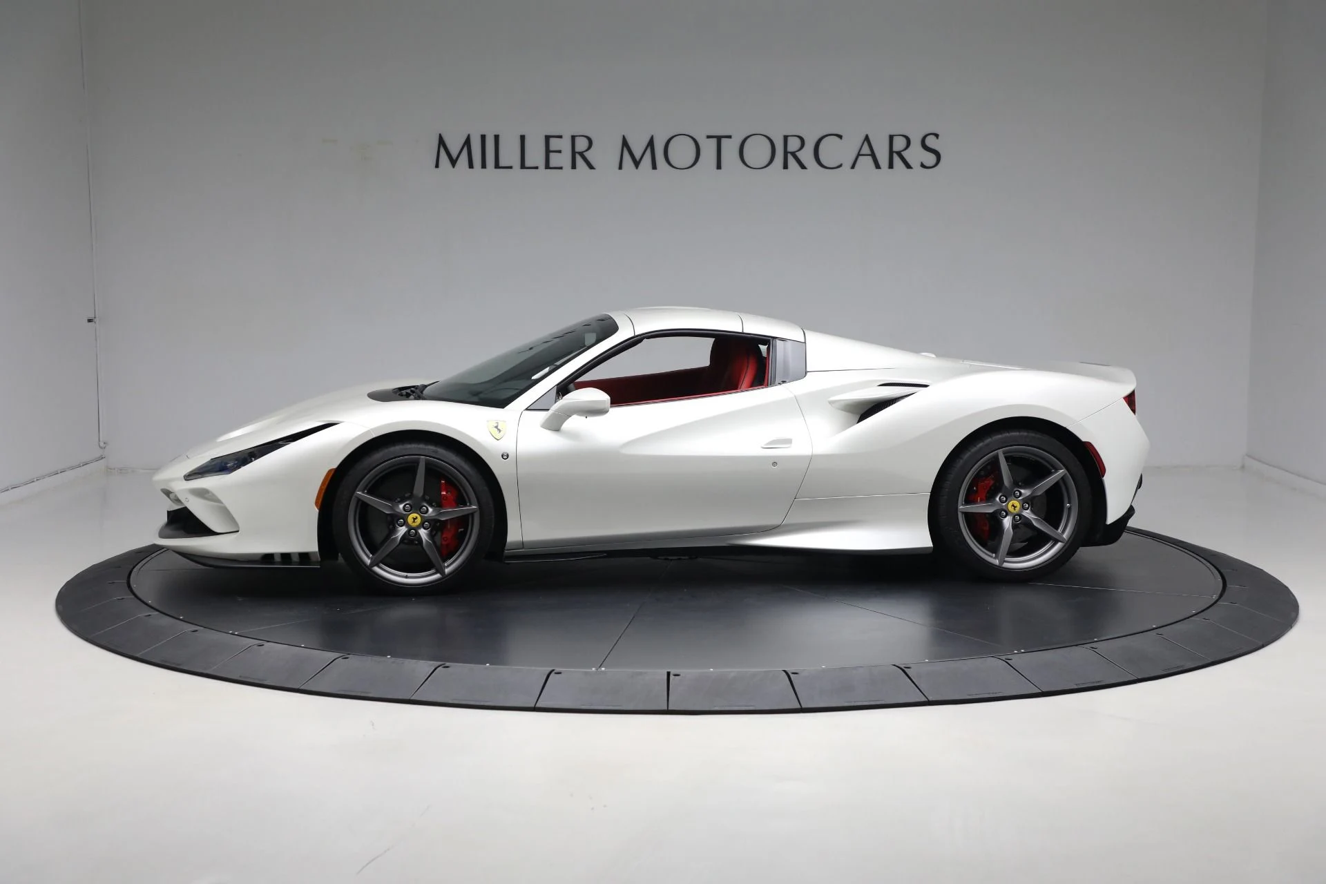 mph023_1031191768_Used_2023_Ferrari_F8_Spider_1778678736_1577b02d33