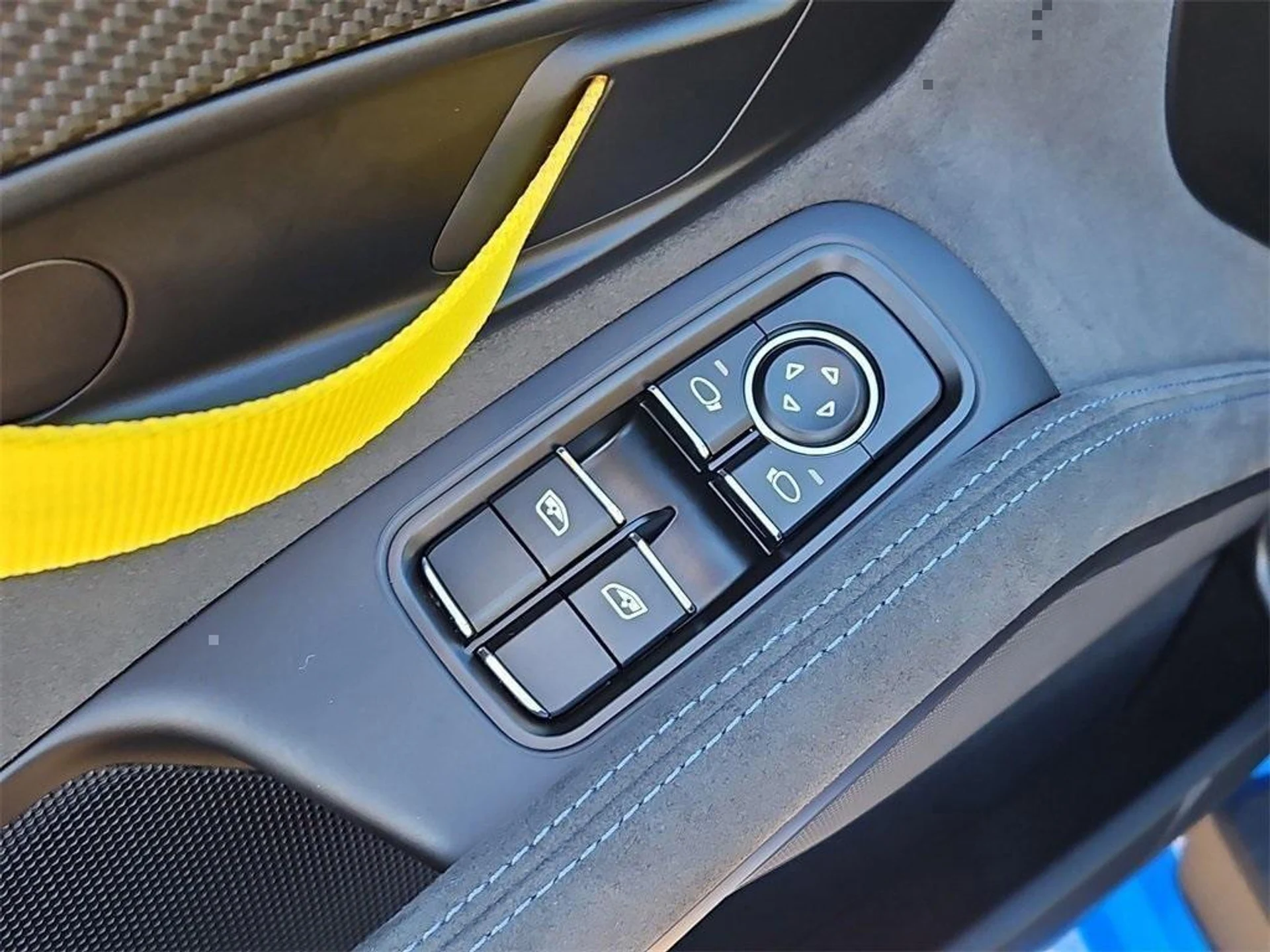 mph023_1033819079_1_0_Pm_Zr47_Mvolif_R0quoi_Dvn_u_U_a6603903c9