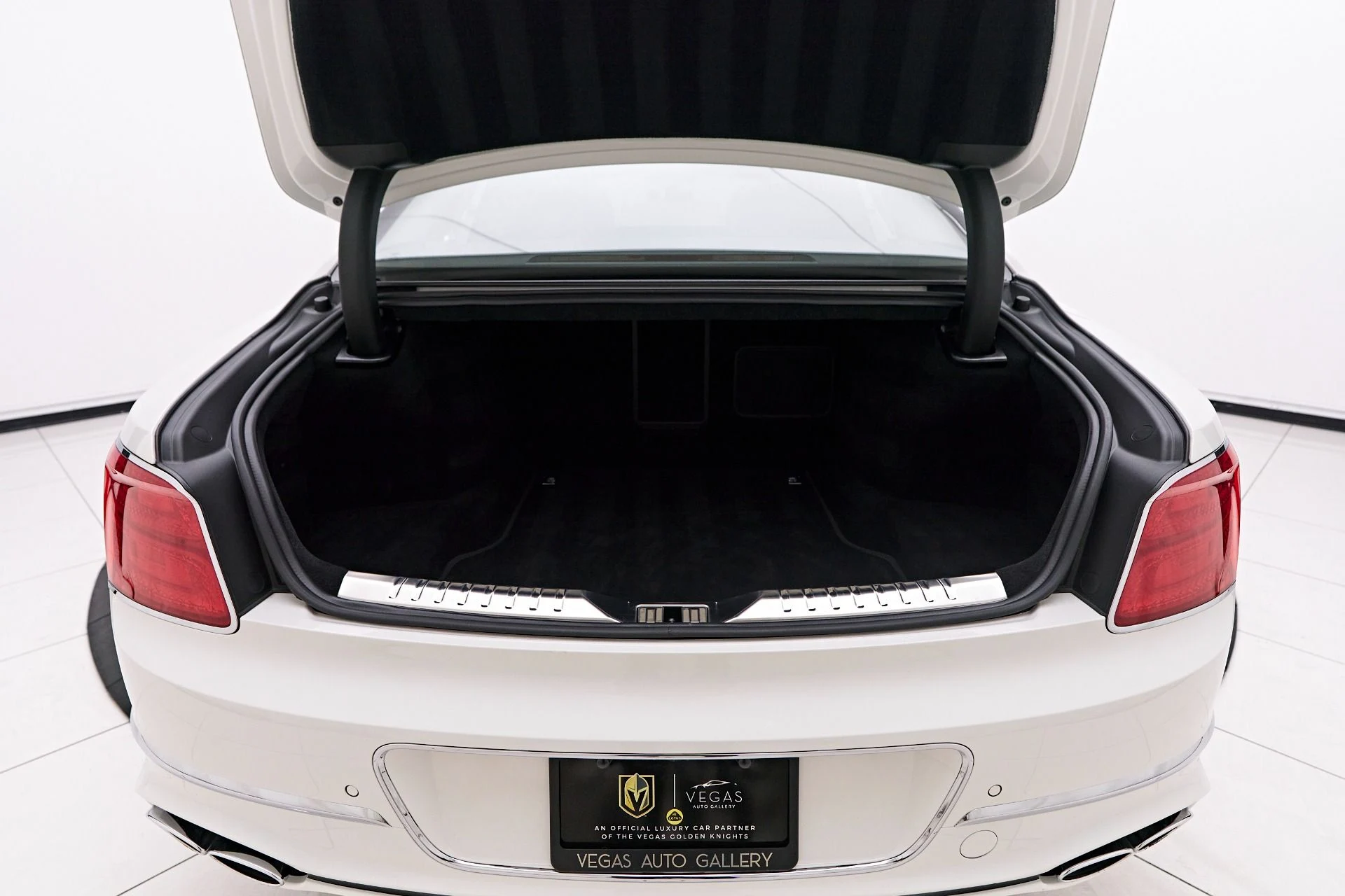 mph023_1036783187_Used_2021_Bentley_Flying_Spur_V8_1755391879_ae0198e404