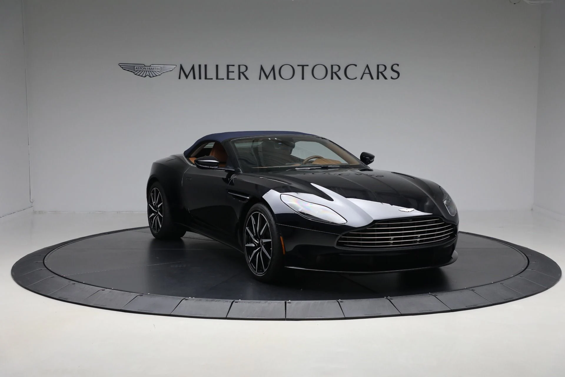 mph023_103965091_Used_2022_Aston_Martin_DB_11_Volante_d444584be7