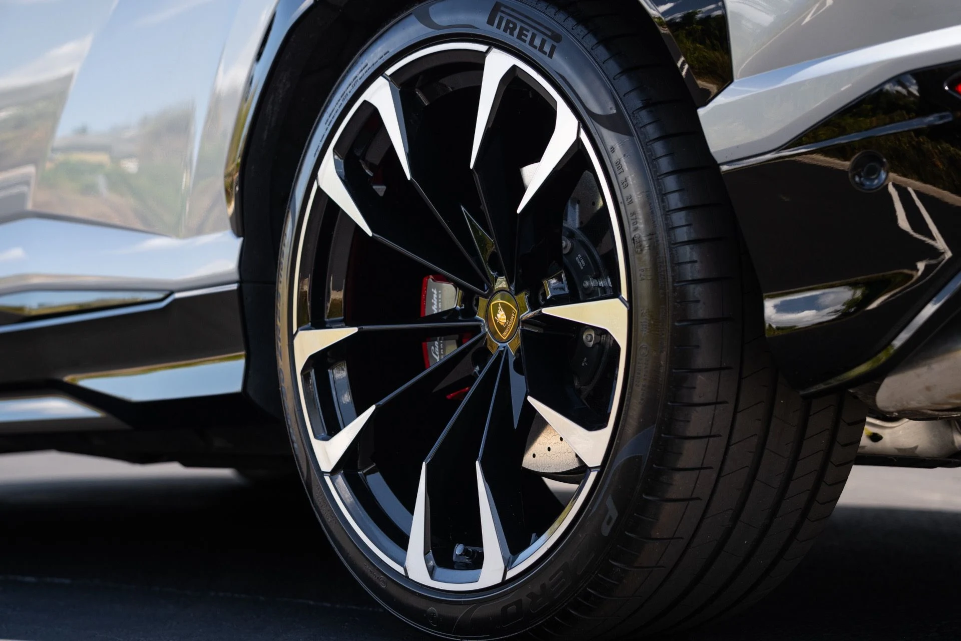 mph023_1044055050_Used_2022_Lamborghini_Urus_1770690392_d7ddd7ade9