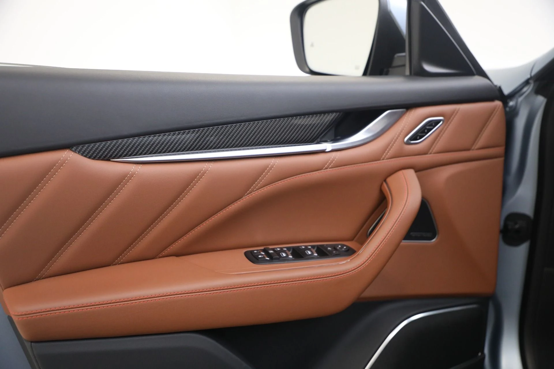 mph023_1046146705_Used_2023_Maserati_Levante_F_Tributo_1764365135_4628aa5870