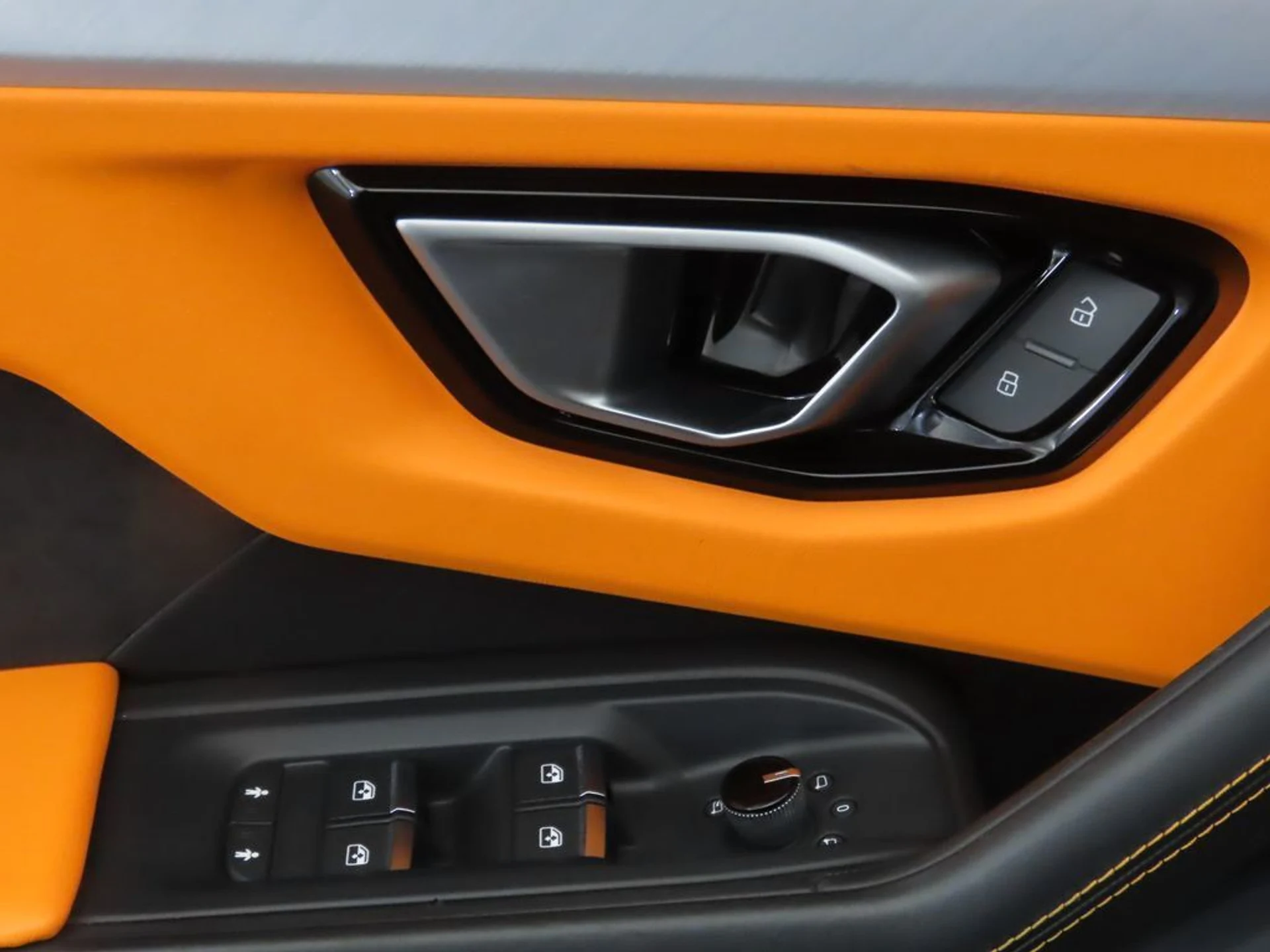 mph023_1048592660_used_2020_lamborghini_urus_awd_8119_22948232_24_1024_a371fefd11